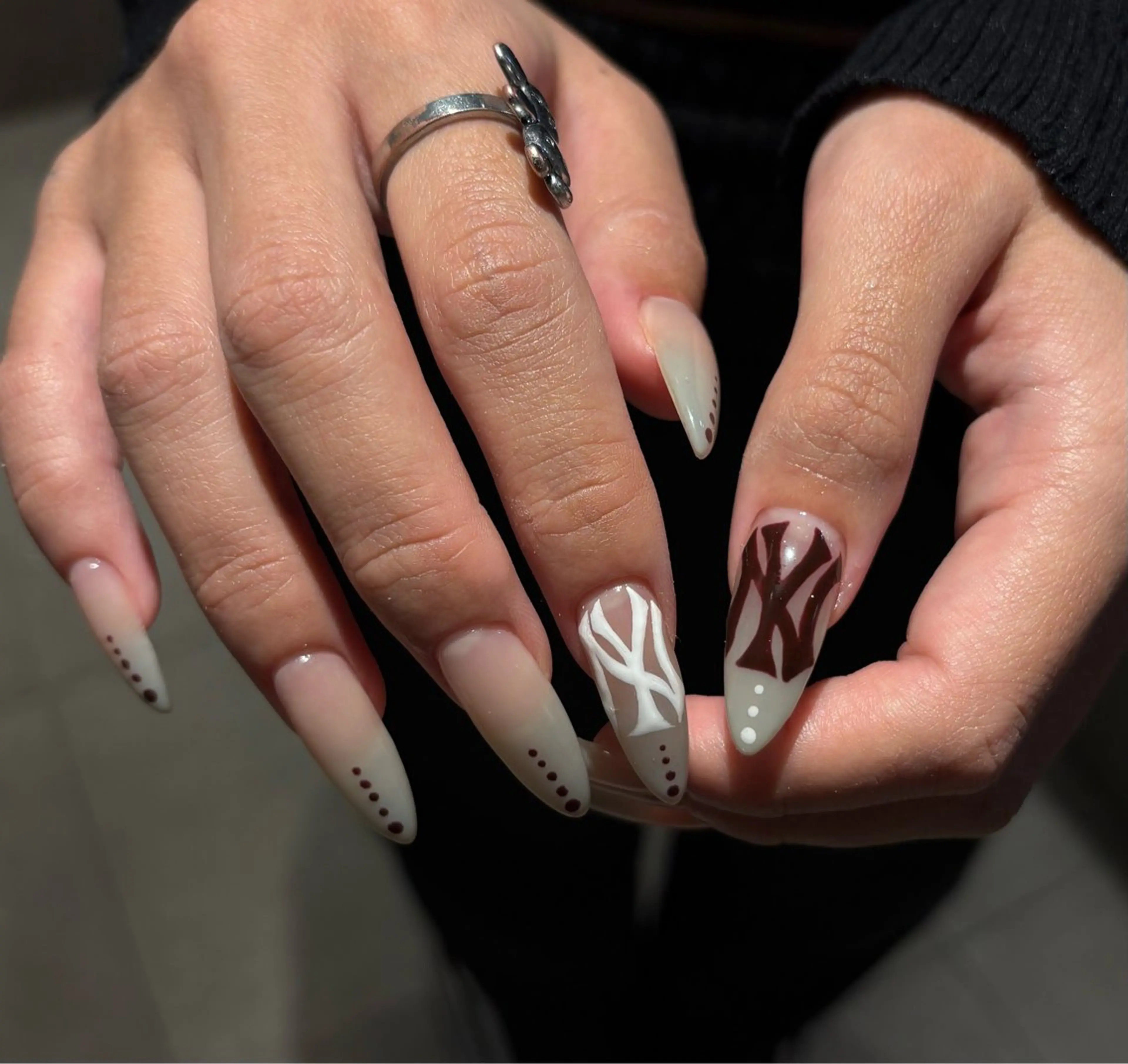 セミロング ハンドネイル SEINA_ NAIL🐈‍⬛💗のネイルデザイン