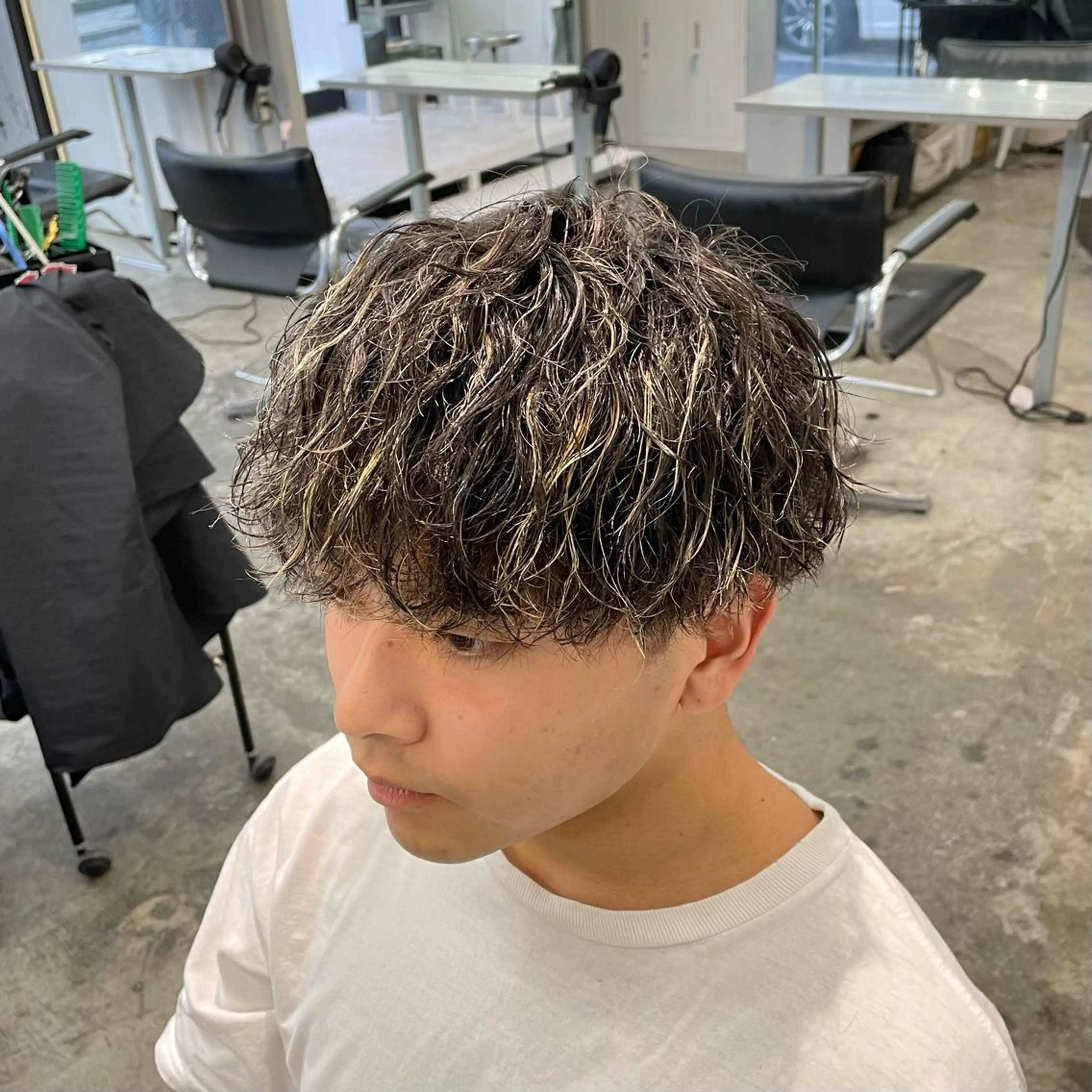 ショート カラー パーマ メンズ メンズハイライト マッシュ ハイライトカラー ハイライト カット ヘアカラー パーマ メンズ特化美容師/ 藤戸 椋のヘアスタイル