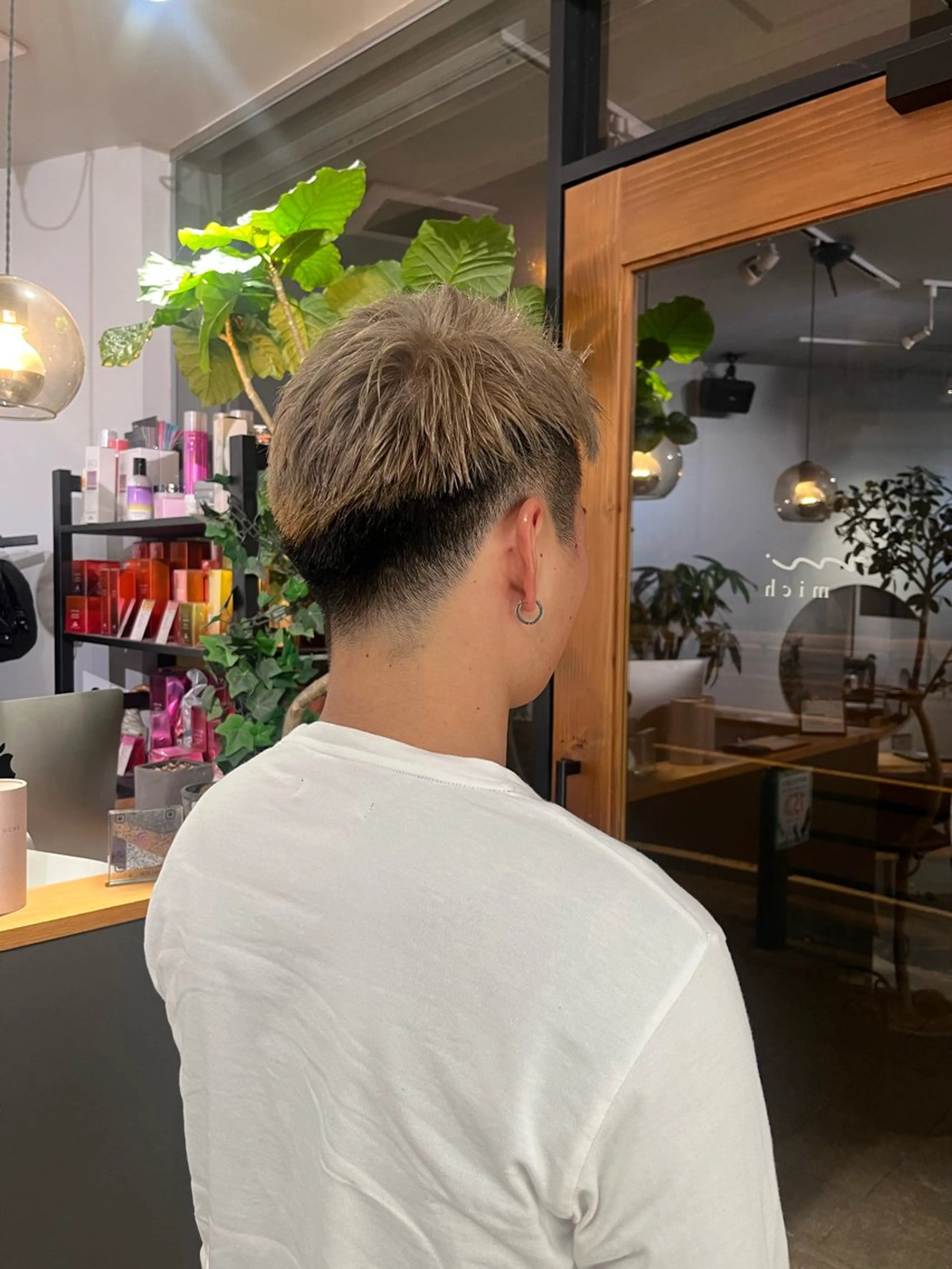 カラー メンズ メンズハイトーン ハイトーンカラー 友 美海のヘアスタイル