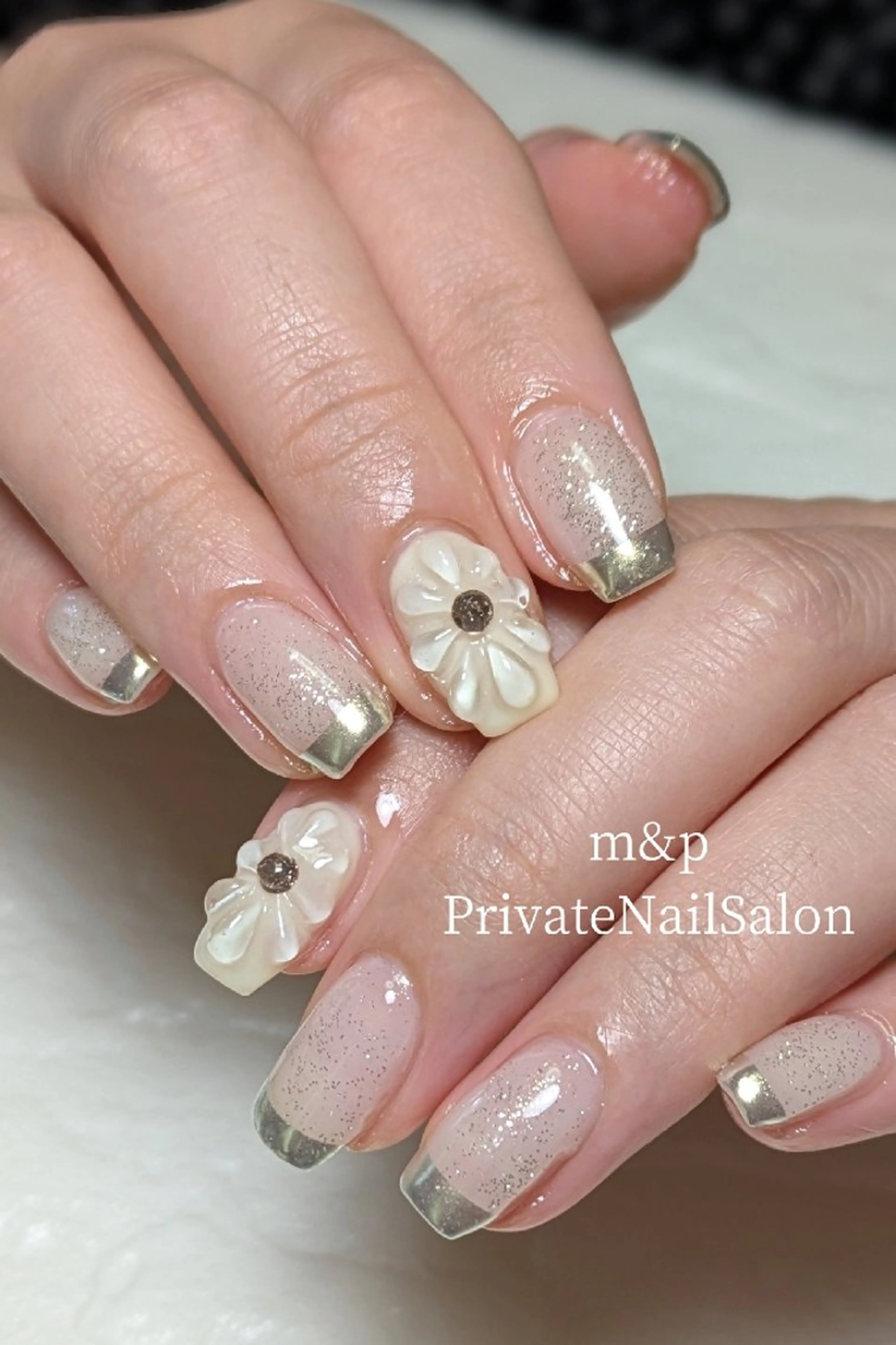 ネイル フラワーネイル フレンチネイル ミラーネイル 持ち込み ぷっくりネイル ハンドネイル m&pPrivate nailsalonのネイルデザイン
