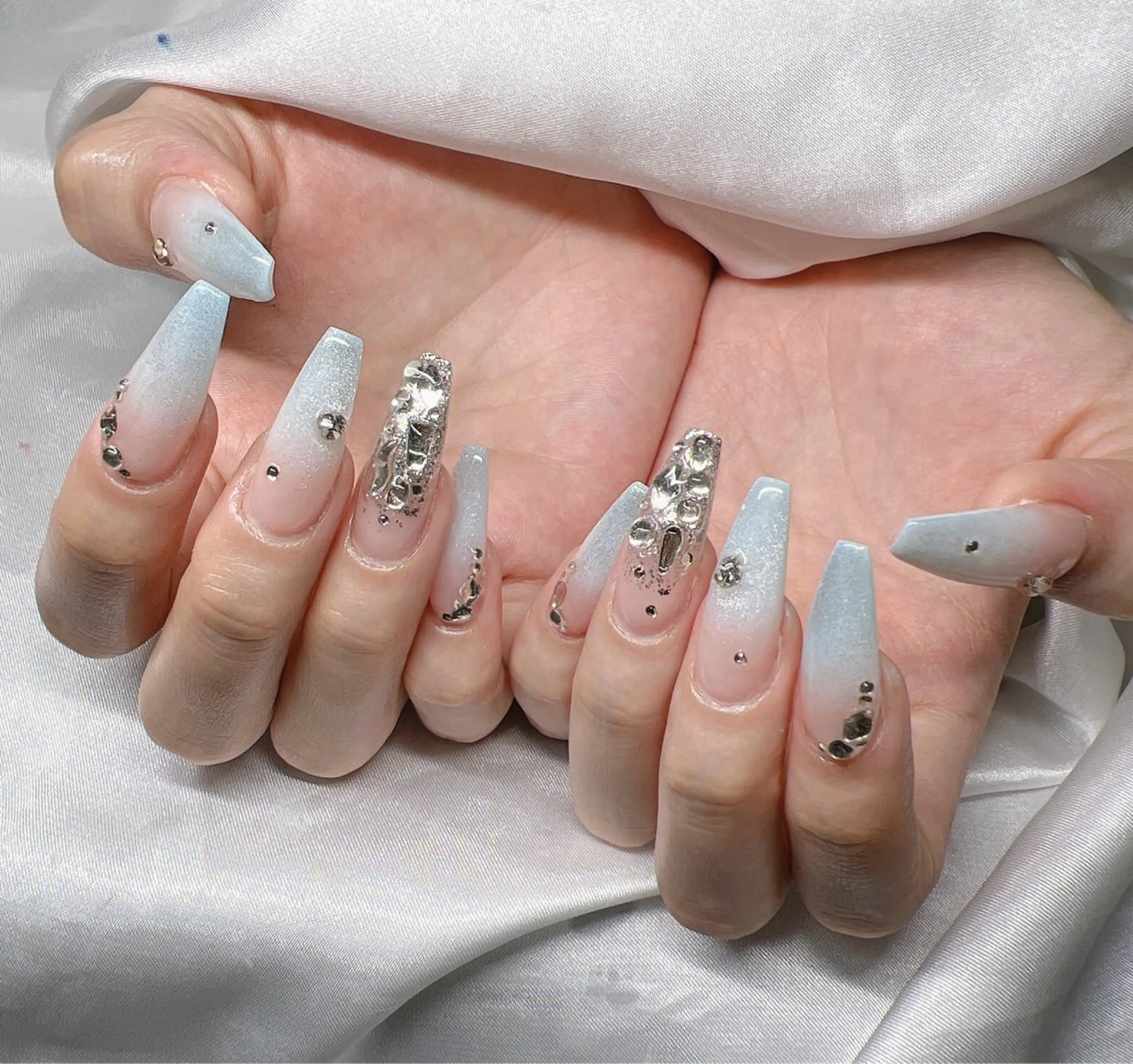 ネイル 長さ出し グラデーション 卒業式 キラキラネイル マグネットネイル ハンドネイル Lee Nailsのネイルデザイン