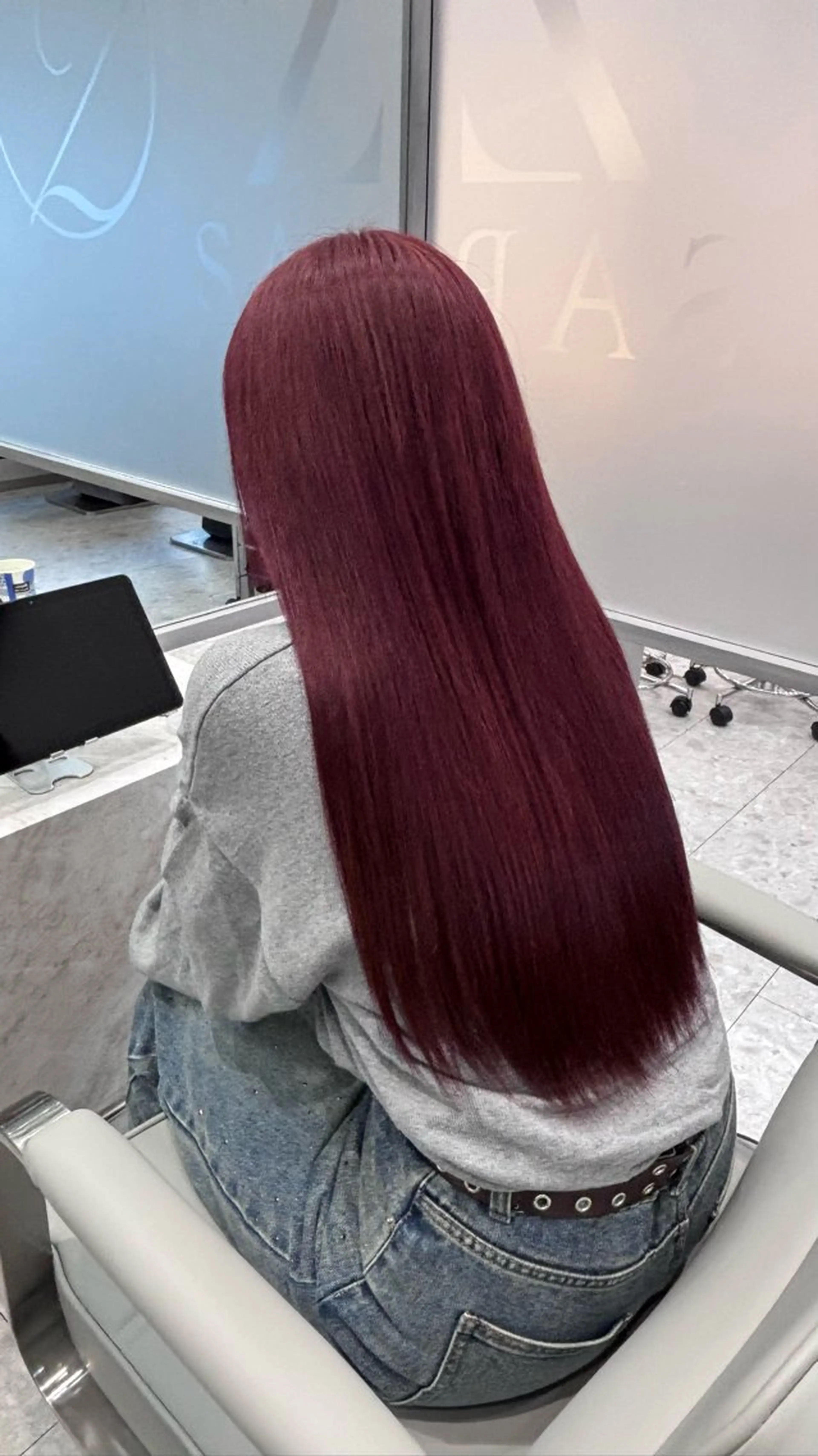 ロング カラー ブリーチ ボルドーカラー ヘアカラー 🫧髪質改善🫧 神田紗来のヘアスタイル