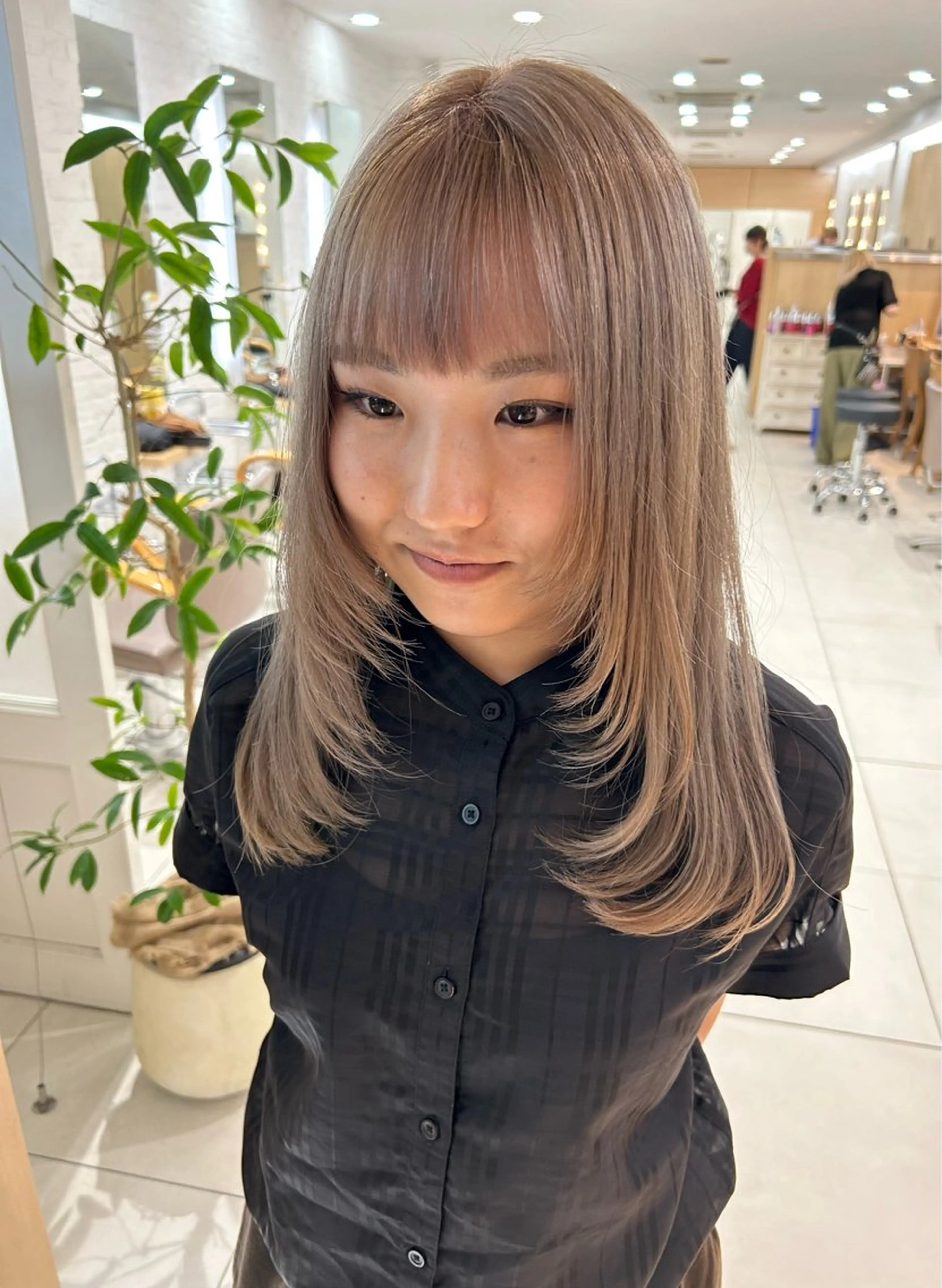 ロング 🍂透明感ベージュ カラー🍂森部杏菜のヘアスタイル