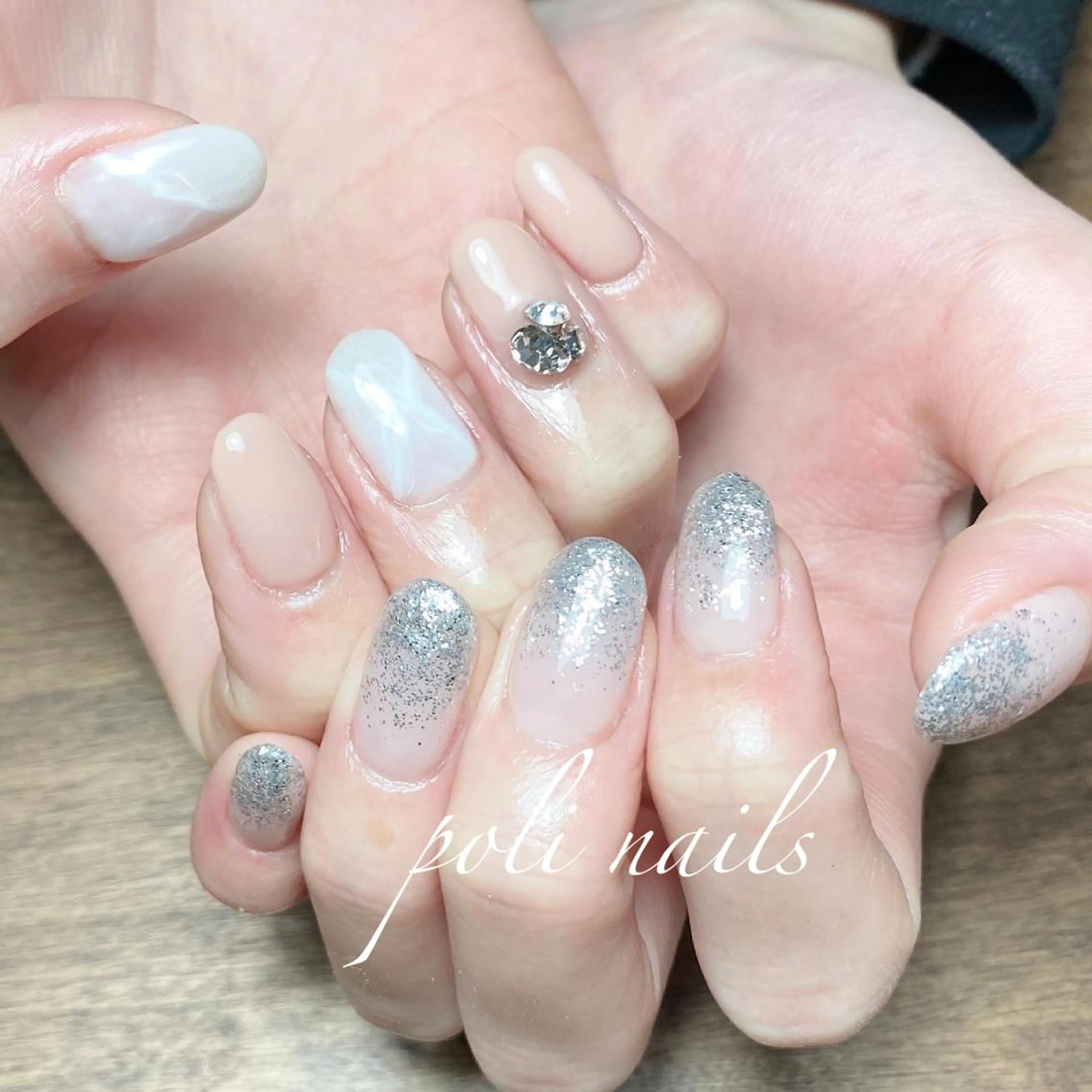 ネイル ハンドネイル poli nailsのネイルデザイン
