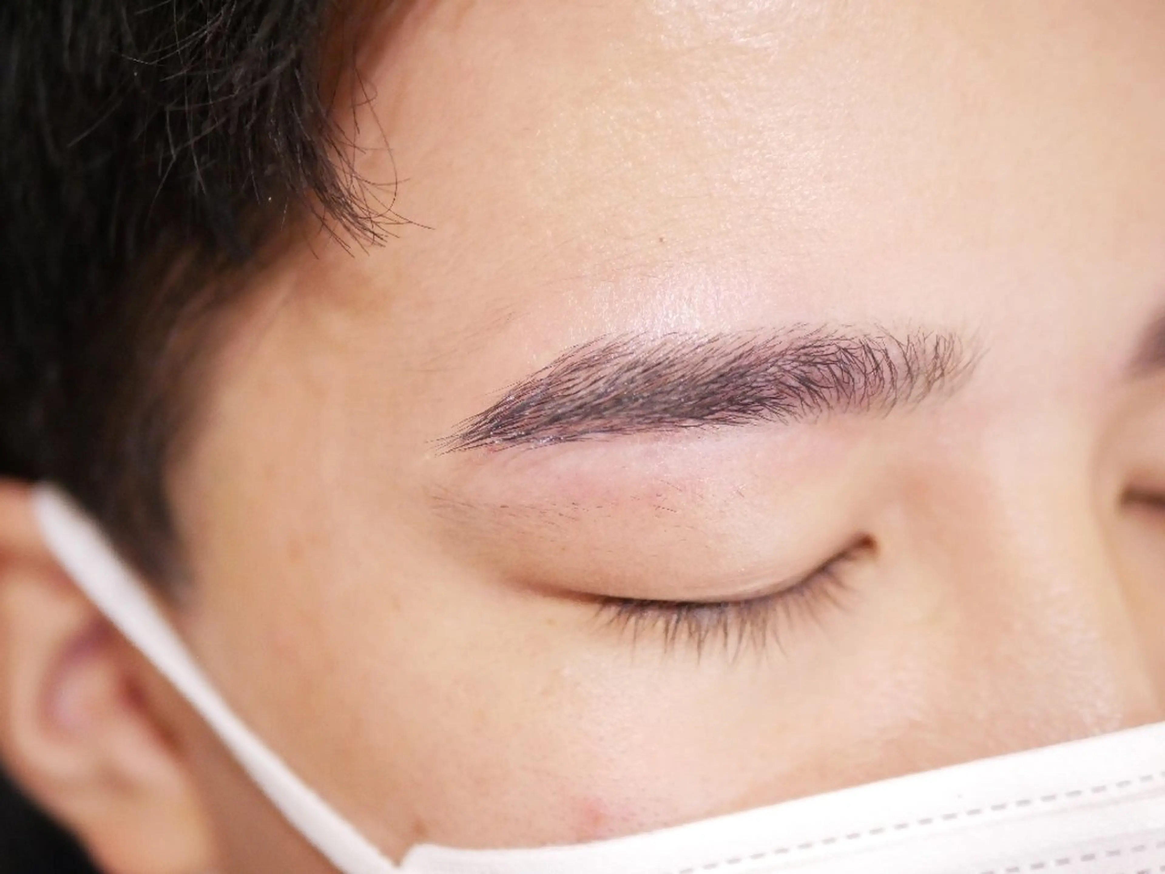 メンズアイブロウスタイリング (眉WAX)の写真