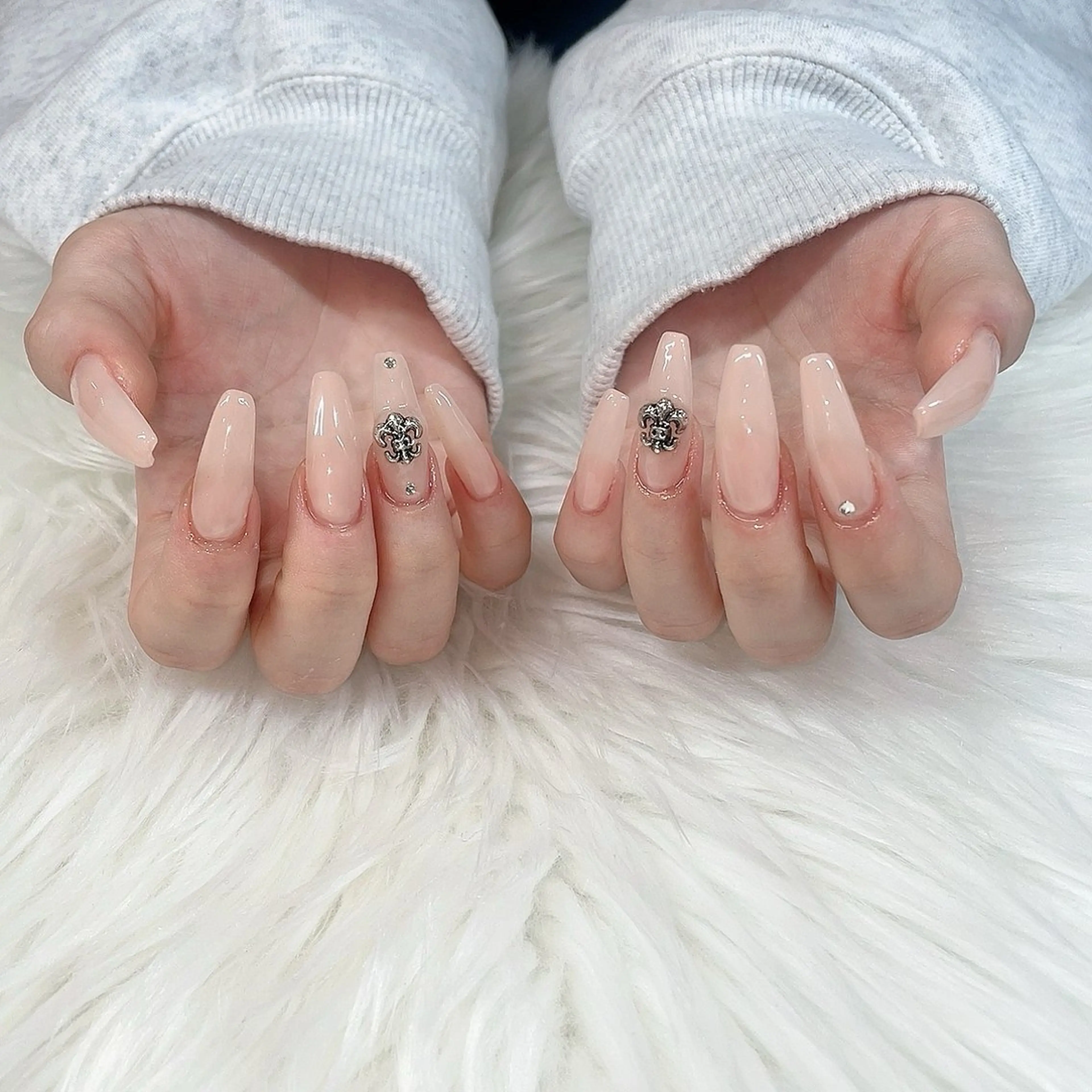 ネイル スカルプネイル ストーンネイル ハンドネイル BLUEM みおちのネイルデザイン