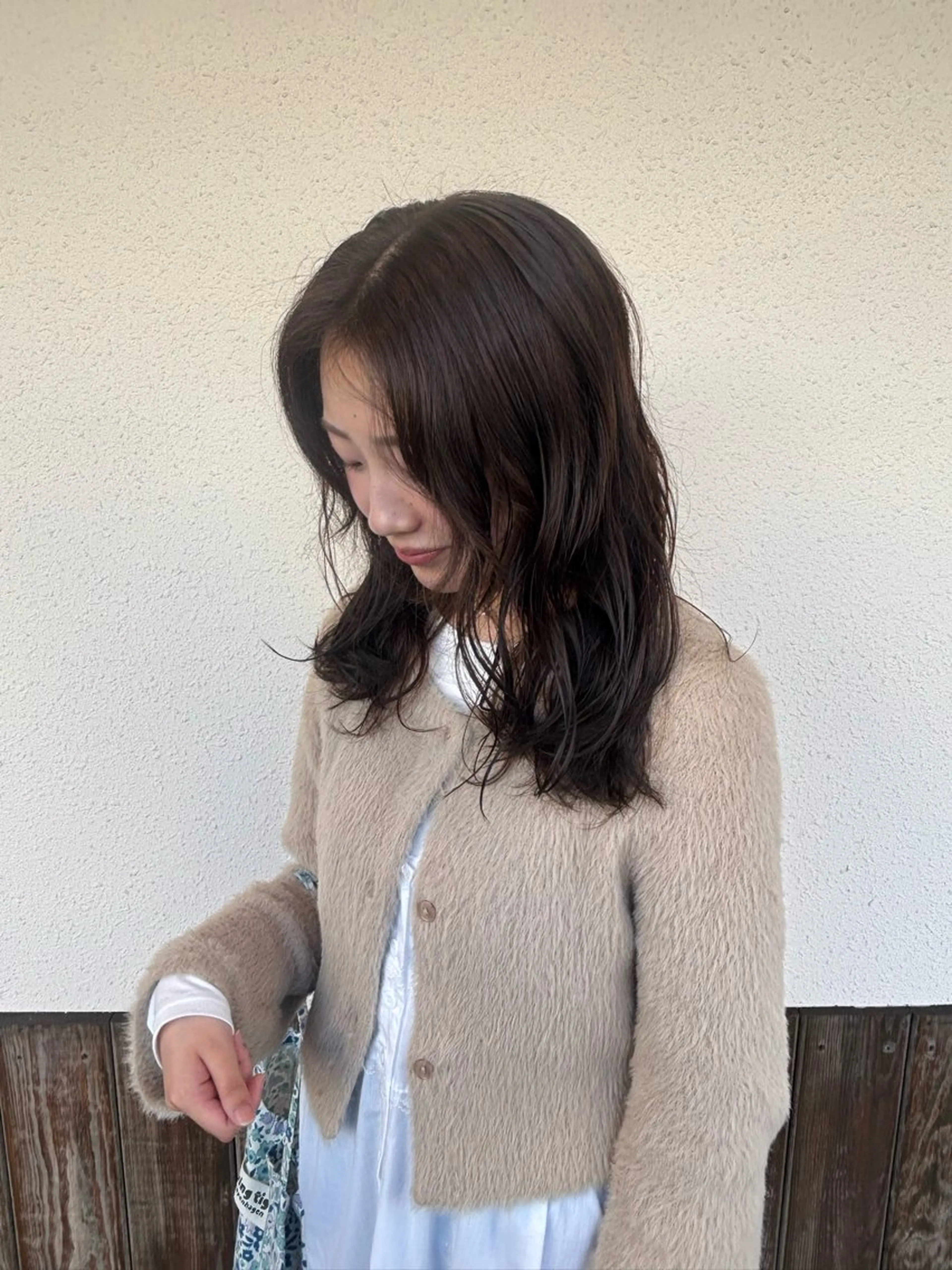 セミロング カラー パーマ ベージュカラー オリーブベージュ 森本 麻比のヘアスタイル