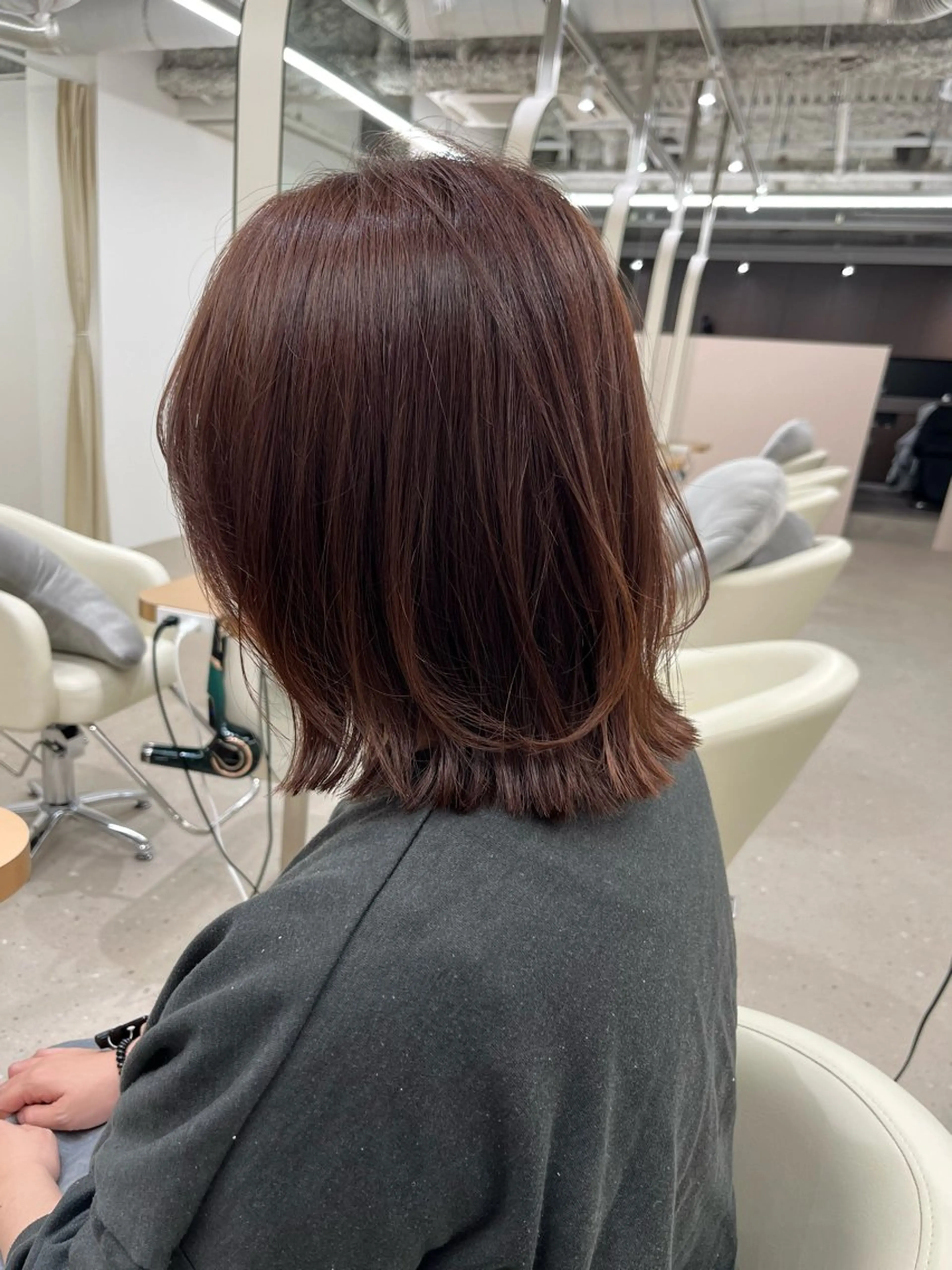 ミディアム 箱崎 凪沙のヘアスタイル