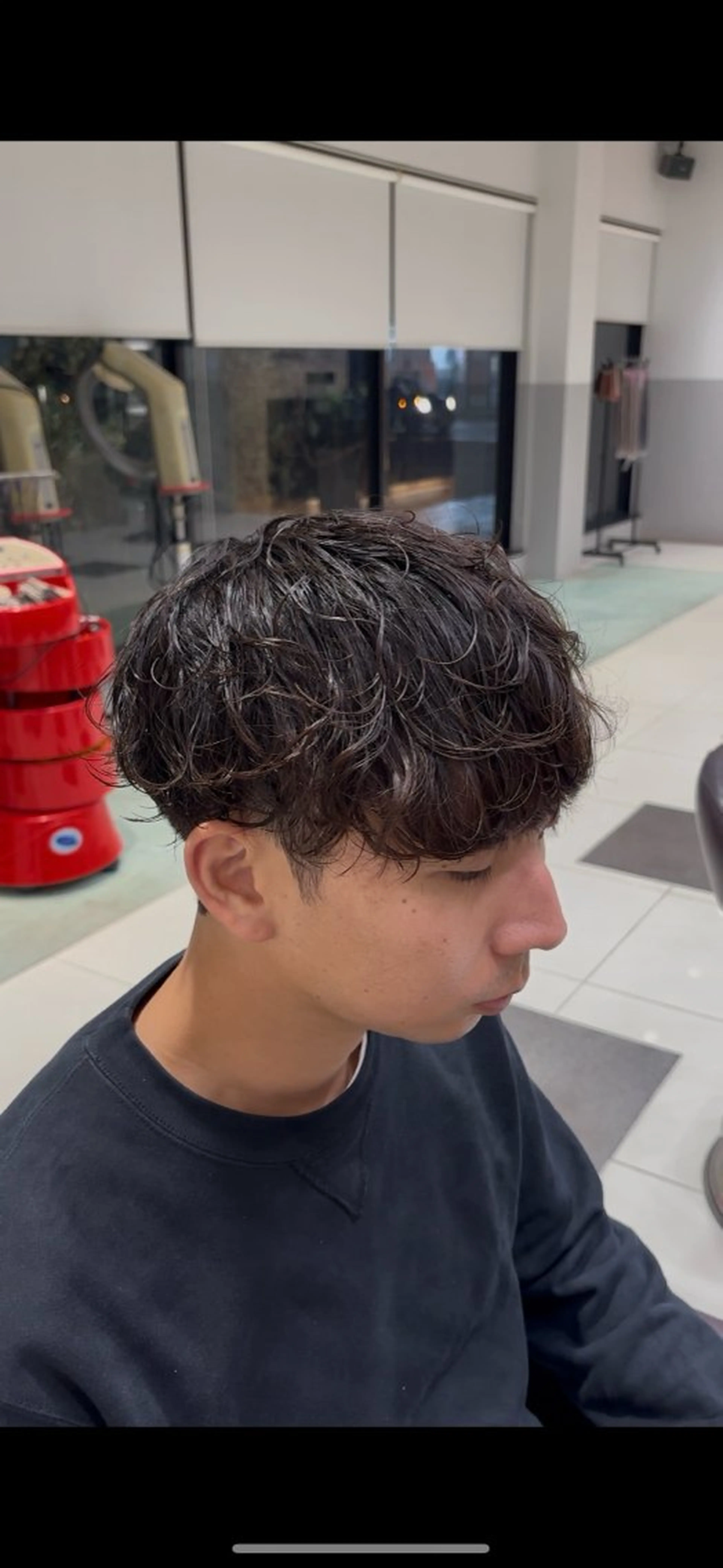 パーマ メンズ センターパート フェザーパーマ マッシュ メンズパーマ スパイキーショート 目崎 丞のヘアスタイル