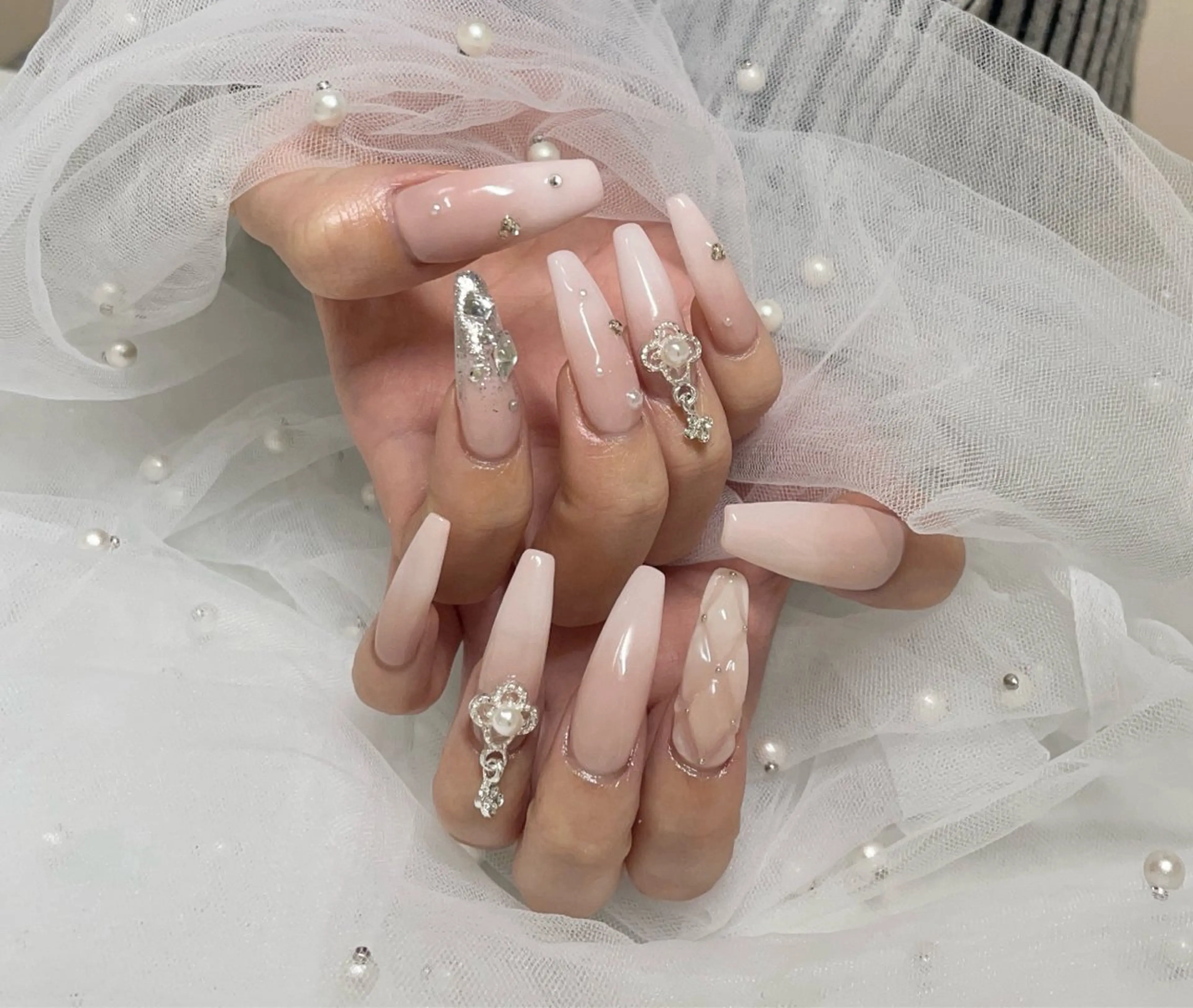 ネイル ロングネイル ハンドネイル 🦋 Rina🦋のネイルデザイン