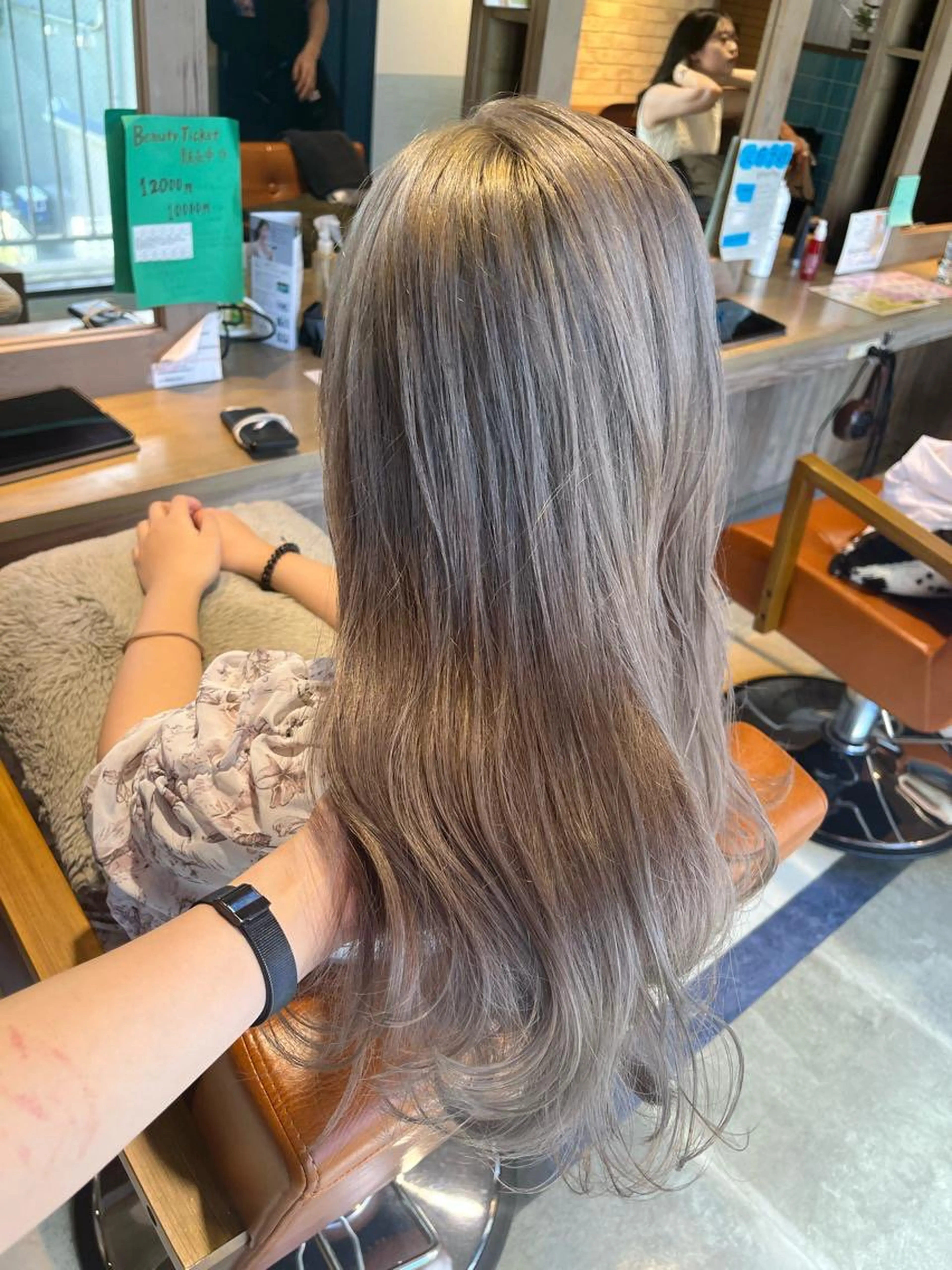 カラー 🐻結んで可愛い hair EMI🐻のヘアスタイル