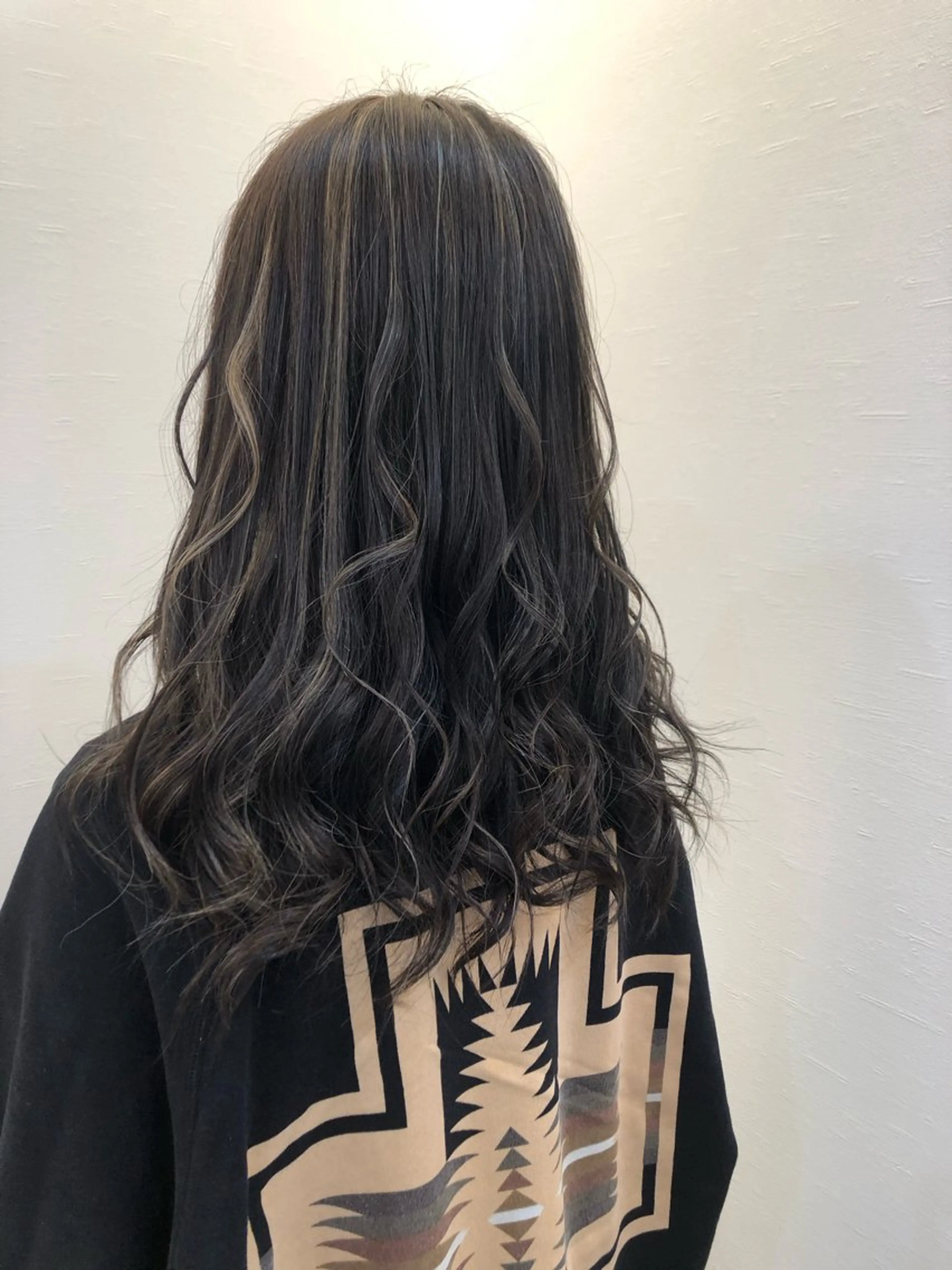 カラー ツノガイ エリのヘアスタイル