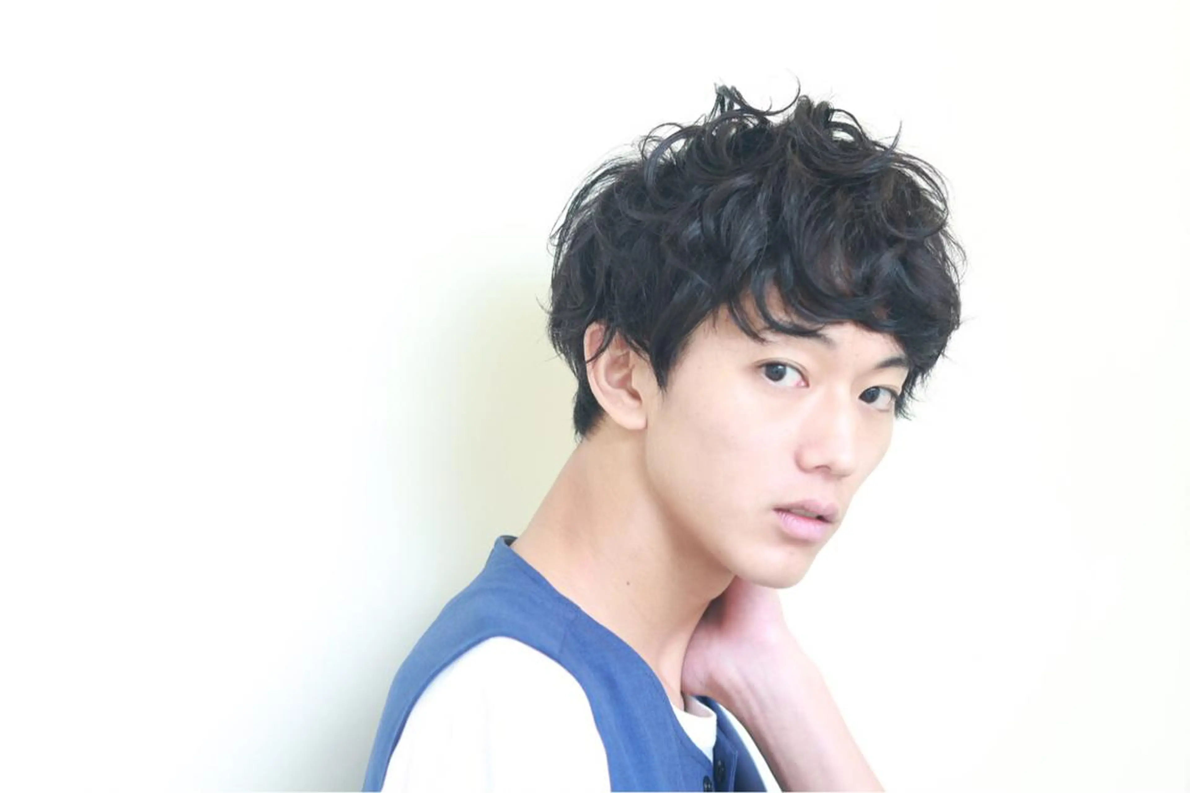 ショート カラー パーマ ヘアアレンジ メンズ メンズバレイヤージュ メンズハイライト マッシュ メンズパーマ バレイヤージュ 【ツヤ髪美容師】 ツダケイスケのヘアスタイル