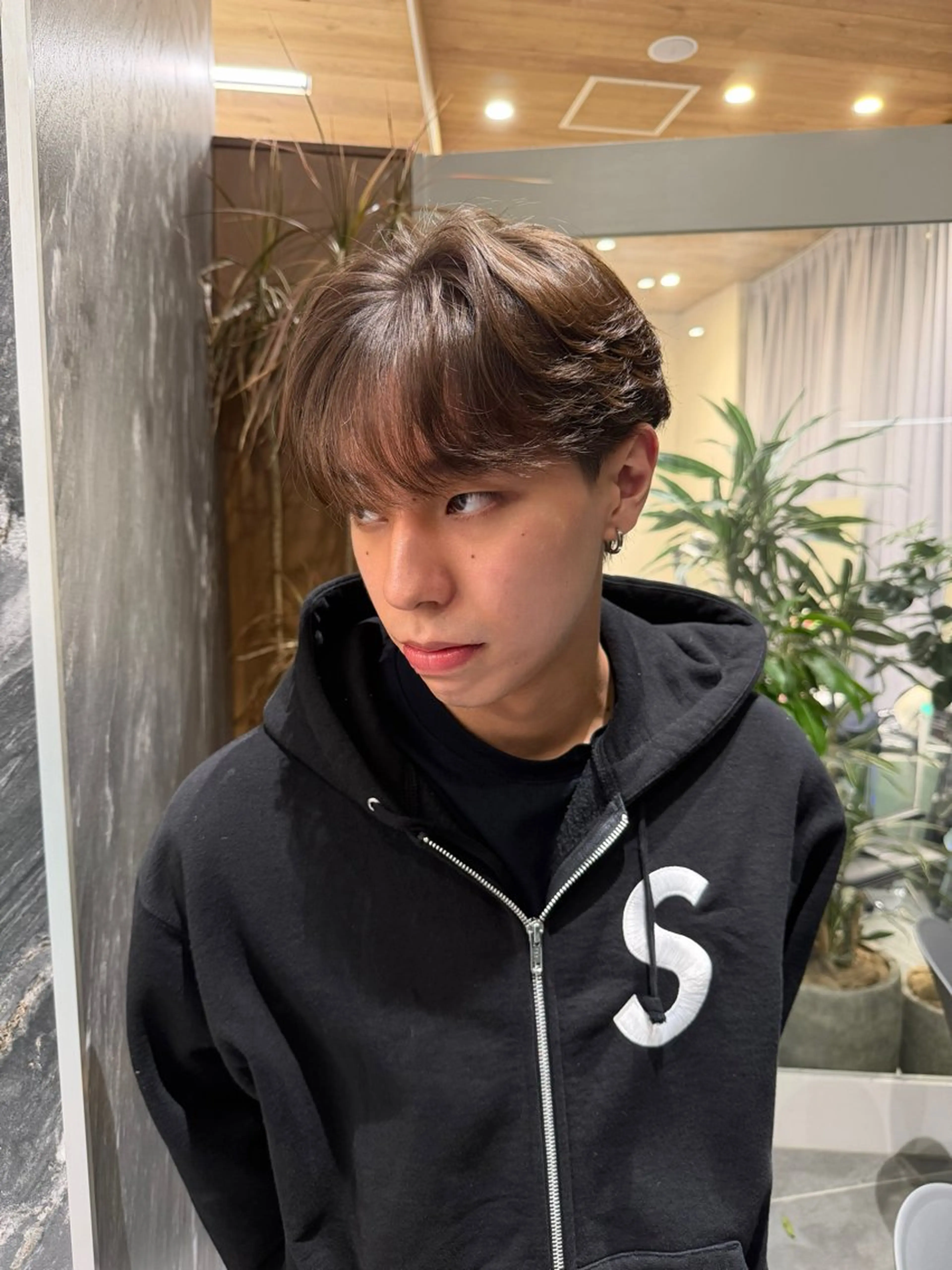 ミディアム パーマ メンズ ミディアムパーマ マッシュ メンズパーマ シースルーマッシュ ニュアンスパーマ カット トリートメント 💈原宿指名No.1 センターパート💈のヘアスタイル