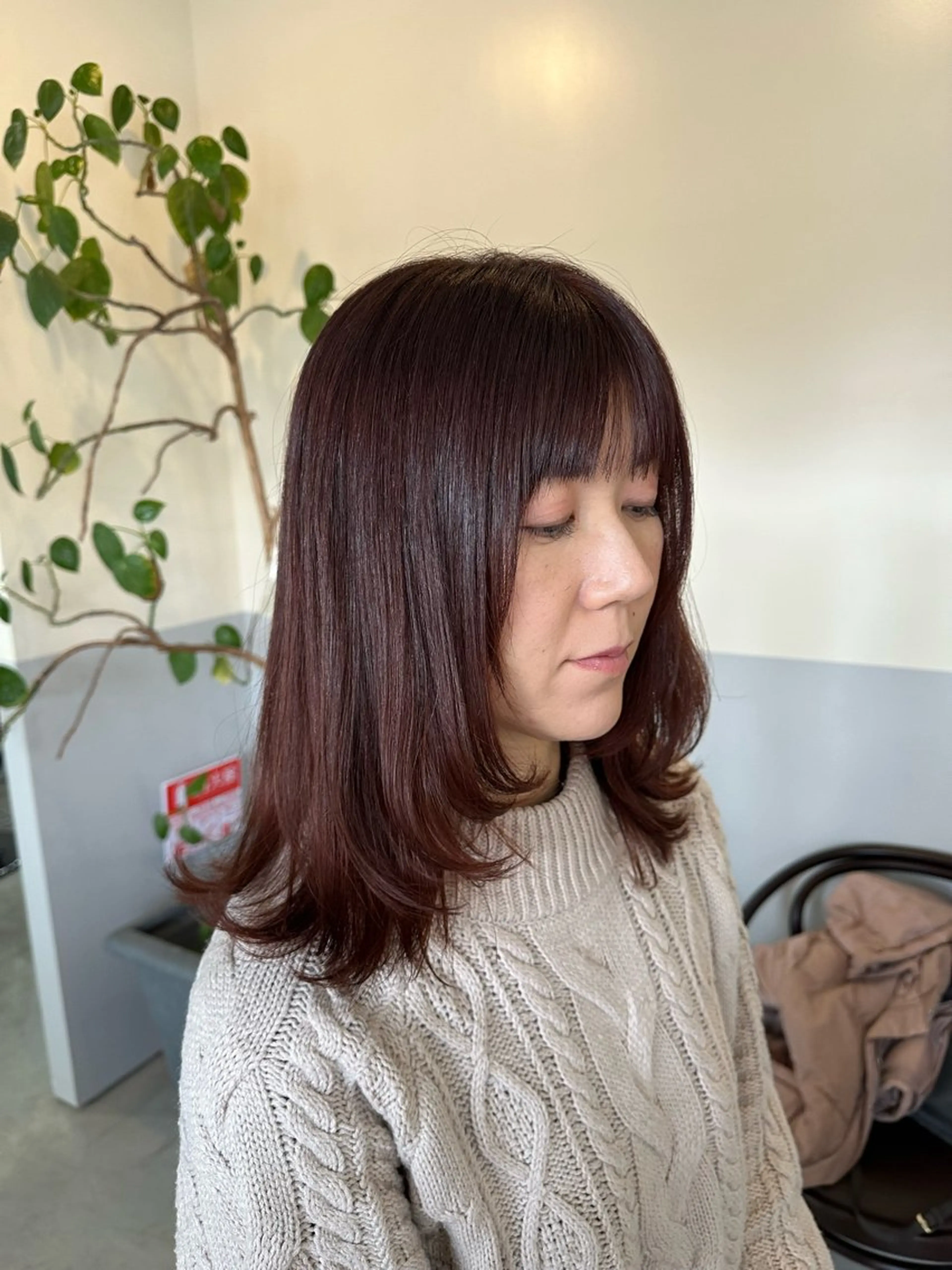 ミディアム レイヤーカット 三浦彩那/ 透明感カラー/岡崎のヘアスタイル