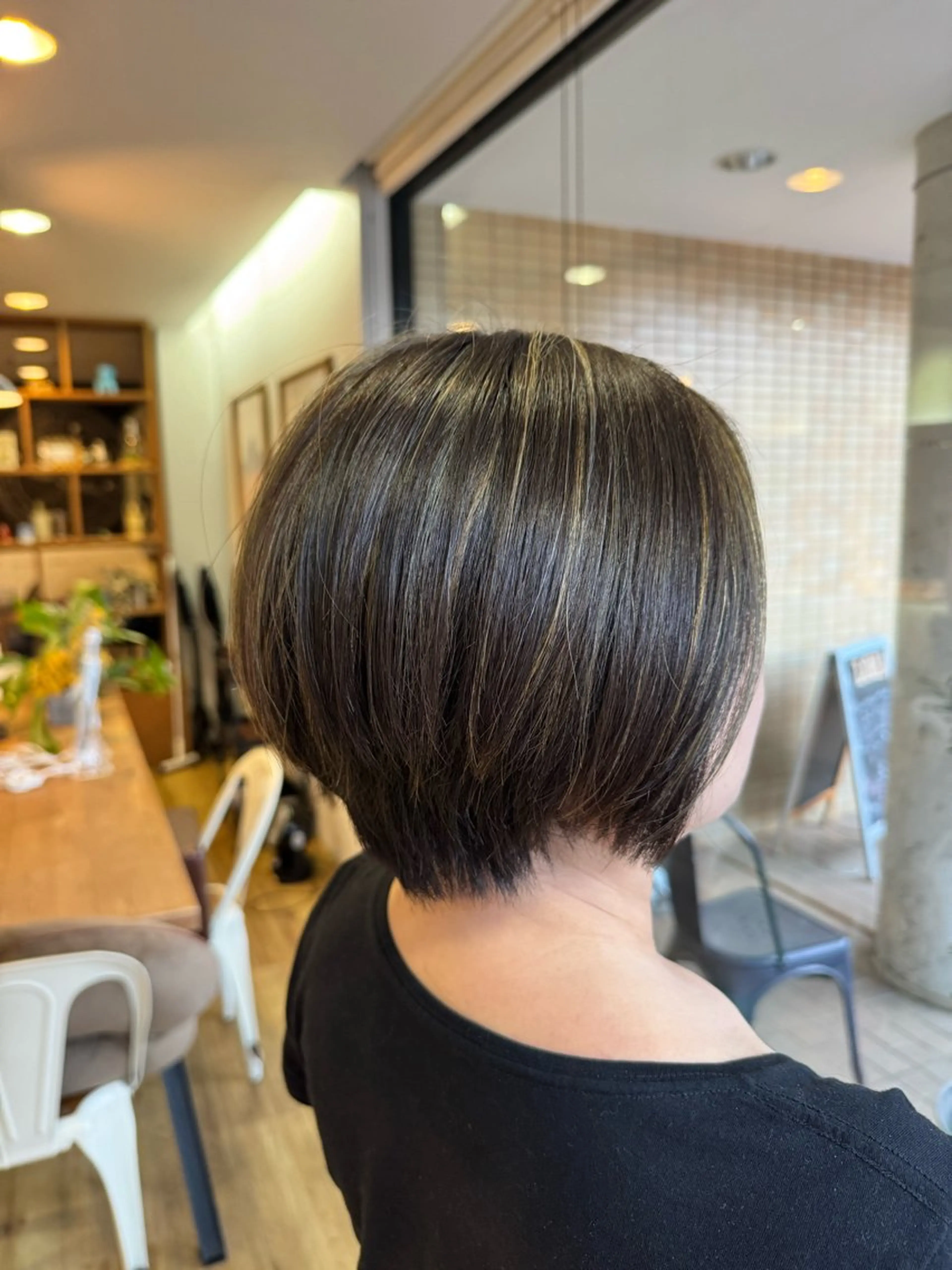 ショート カラー アッシュ アッシュグレー ハイライトカラー ハイライト カット ヘアカラー トリートメント ツキダテ ユイのヘアスタイル