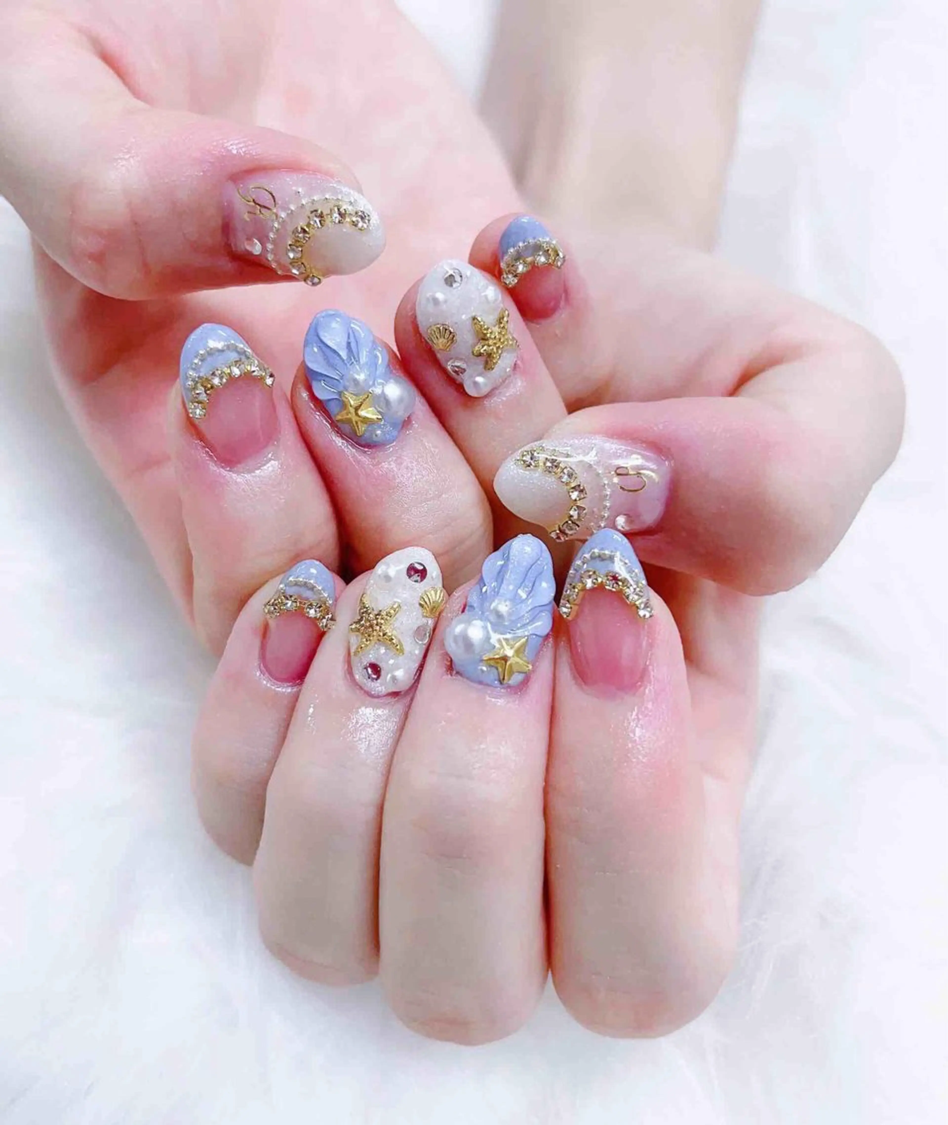 ネイル ハンドネイル MoonNail ユリ🌸のネイルデザイン