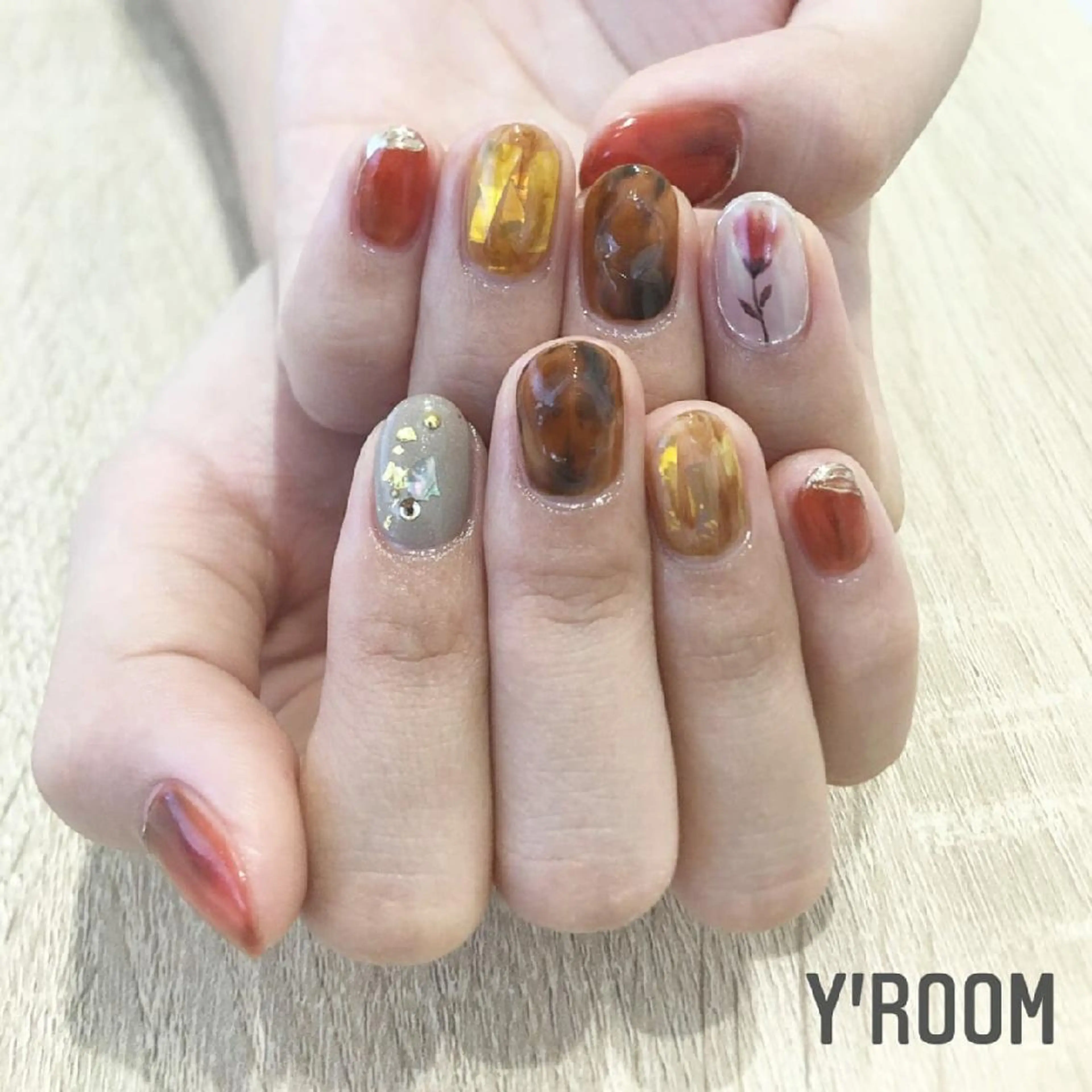 ネイル べっ甲ネイル ジェルネイル ニュアンスネイル ワンカラーネイル パラジェル ハンドネイル YUKA （ネイリスト）のネイルデザイン