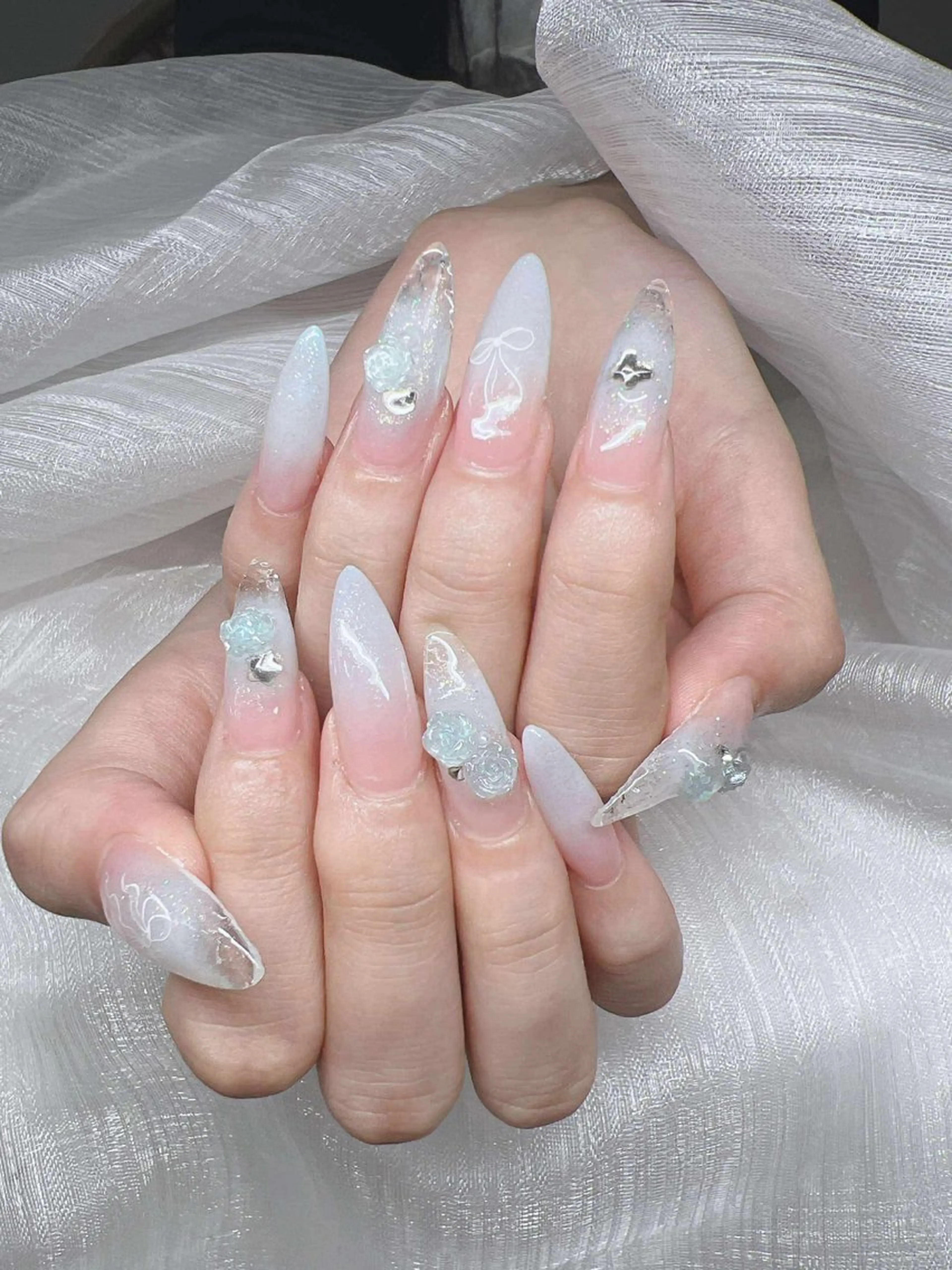 ネイル 長さ出し グラデーション 卒業式 キラキラネイル マグネットネイル ハンドネイル Lee Nailsのネイルデザイン