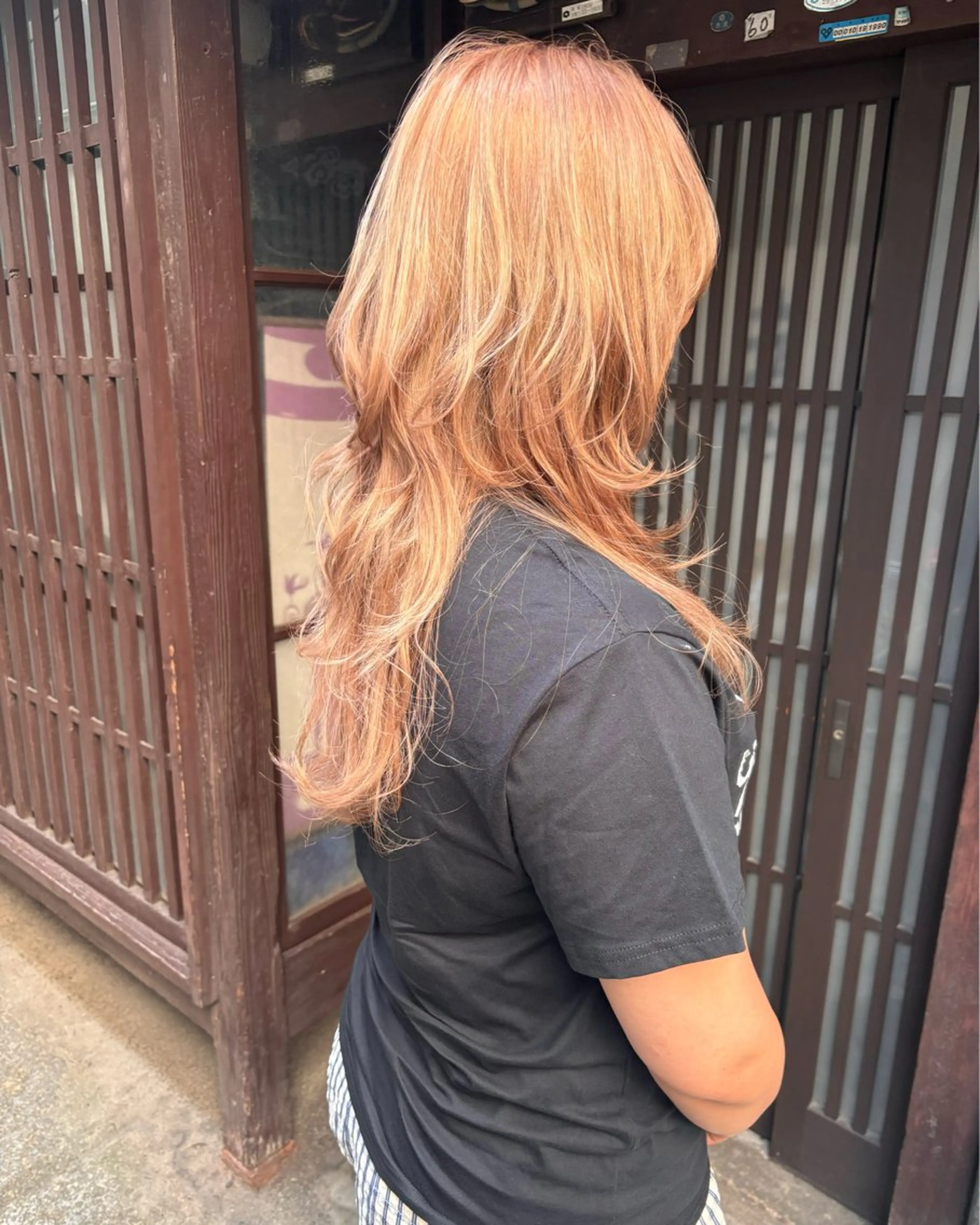 ロング カラー ベージュカラー ブリーチ レイヤーカット カット ヘアカラー 大石 朱純のヘアスタイル