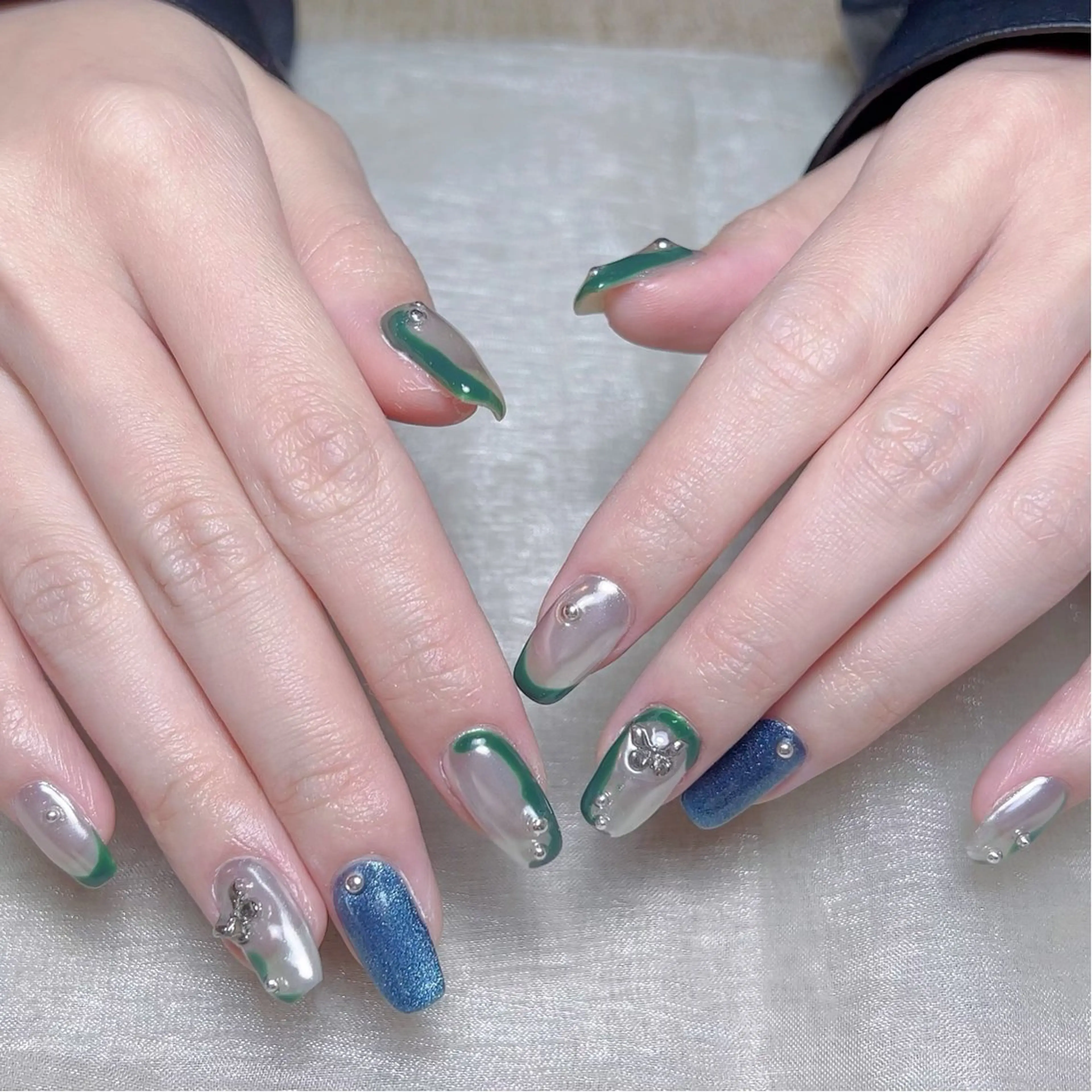 メンズ ネイル メンズ韓国風 アートネイル オーロラネイル ガーリー キラキラネイル Nail salon 木にいるのネイルデザイン