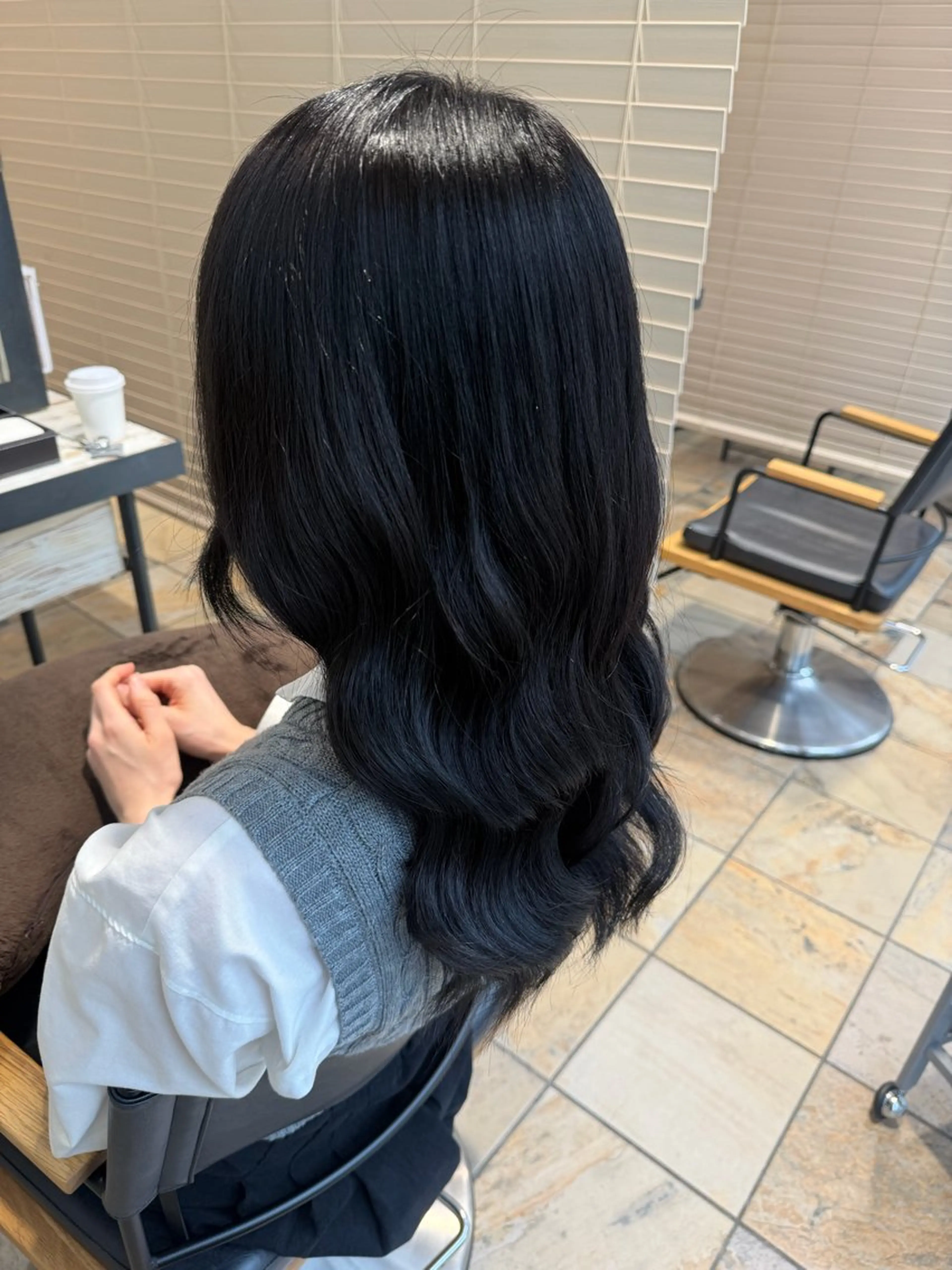 ロング カラー 黒髪 ブルーカラー ブルーブラック 小林 菜々美のヘアスタイル