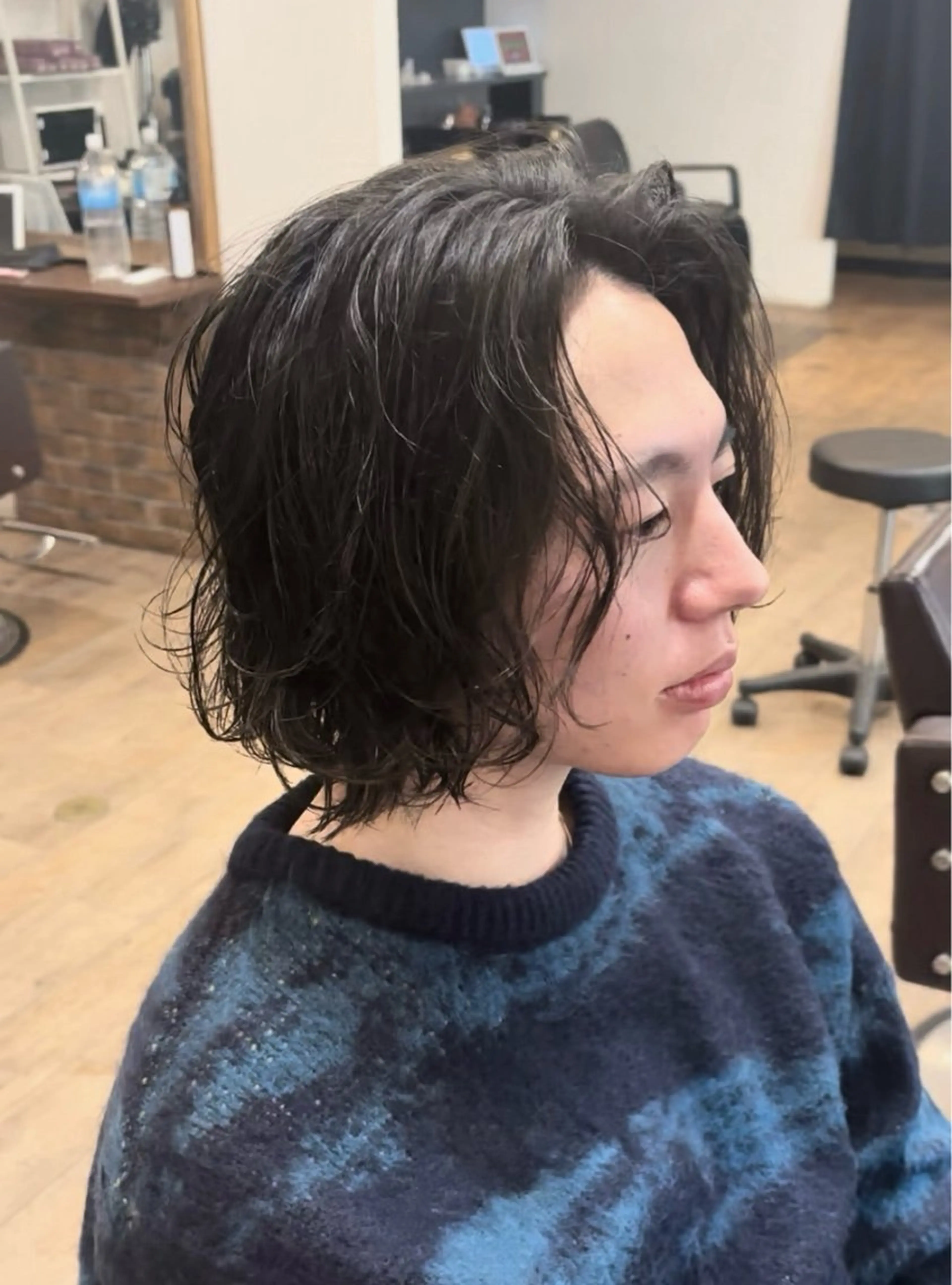 ミディアム パーマ メンズ ミディアムパーマ メンズパーマ 伸ばしかけ 梅垣 紗英のヘアスタイル