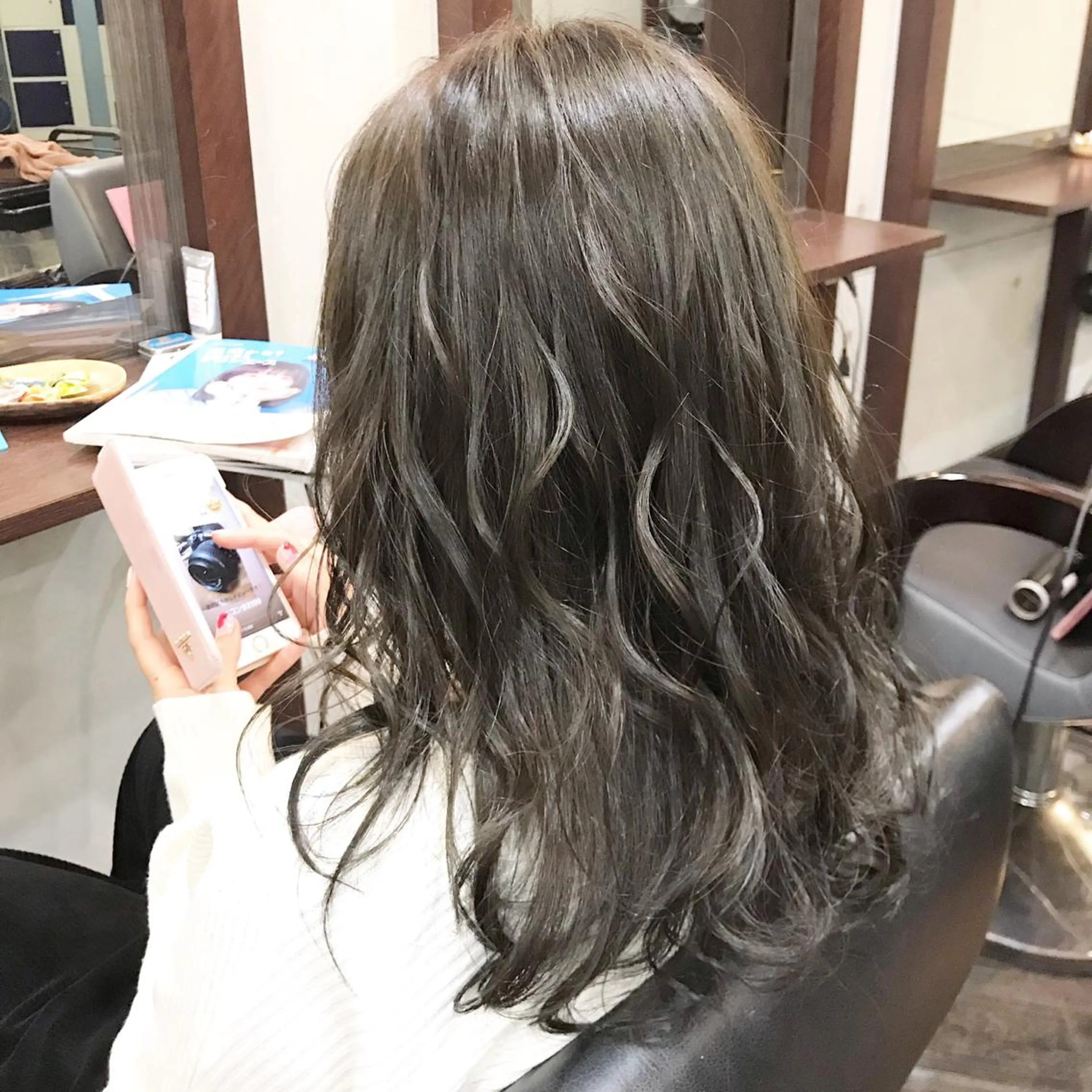 セミロング カラー グレージュ ヘアカラー トリートメント ＊横浜駅＊ 金子 誠也のヘアスタイル