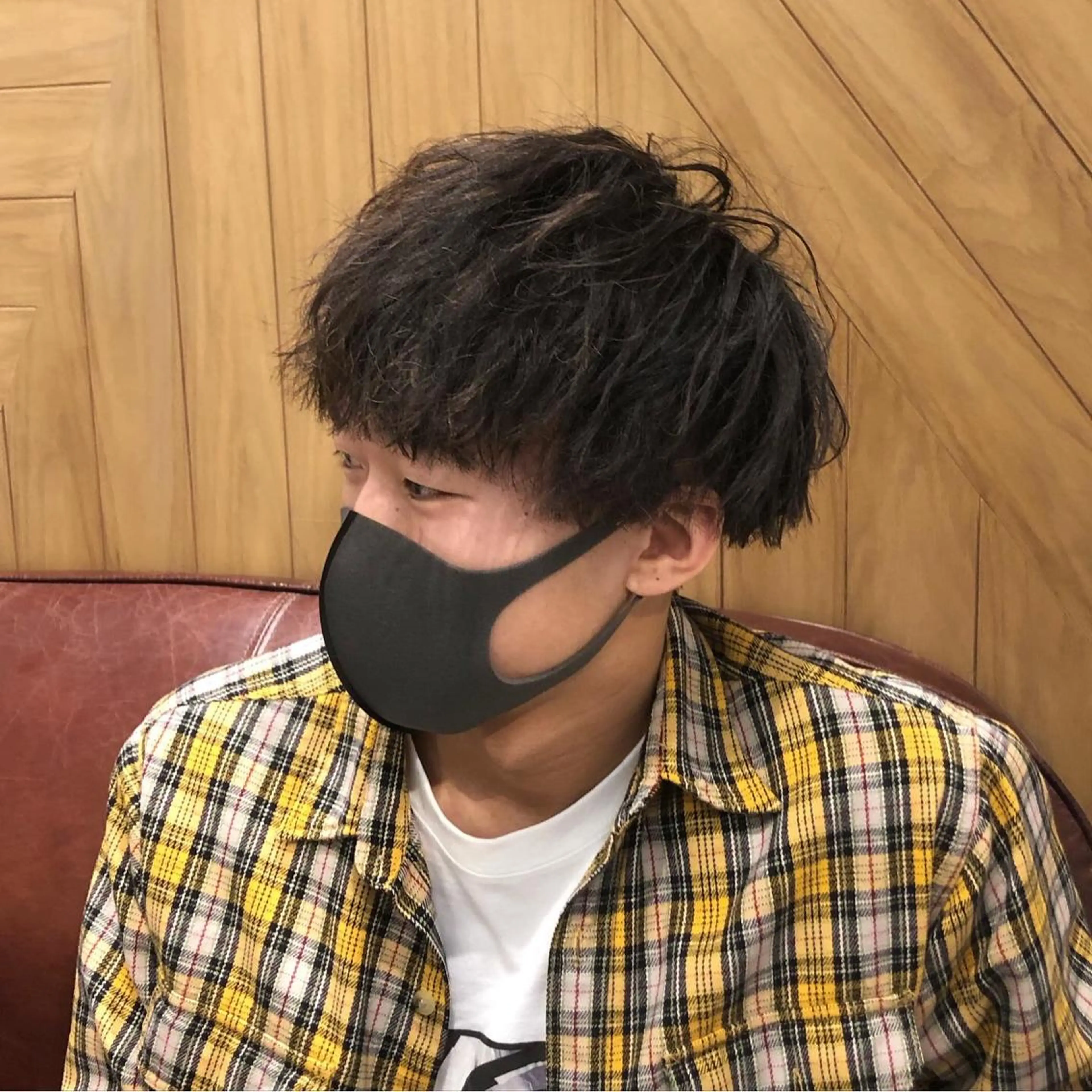 ショート パーマ メンズ 鈴村 大介のヘアスタイル