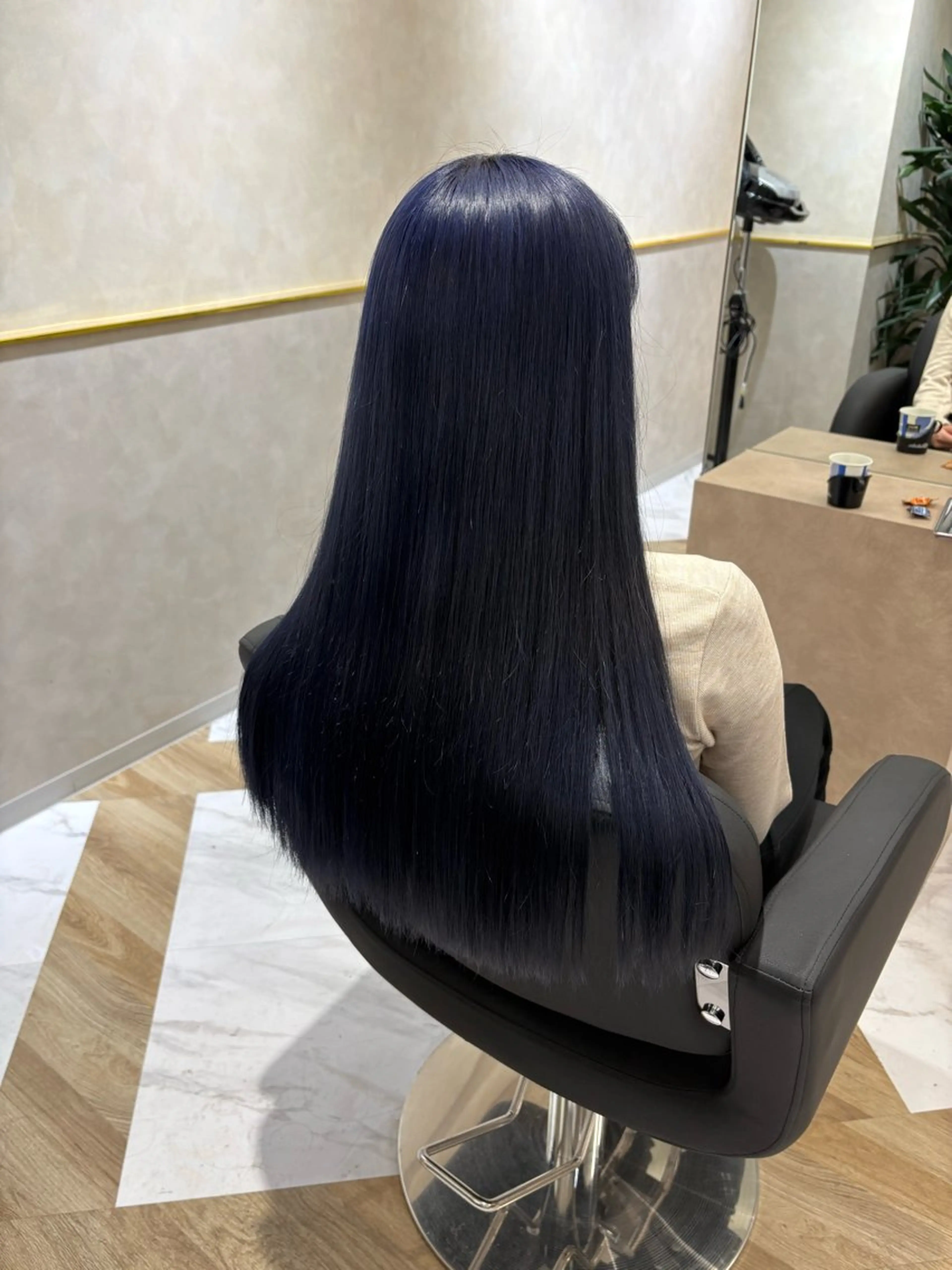 ロング ヘアカラー 🩶ハイトーン🖤 URARAのヘアスタイル