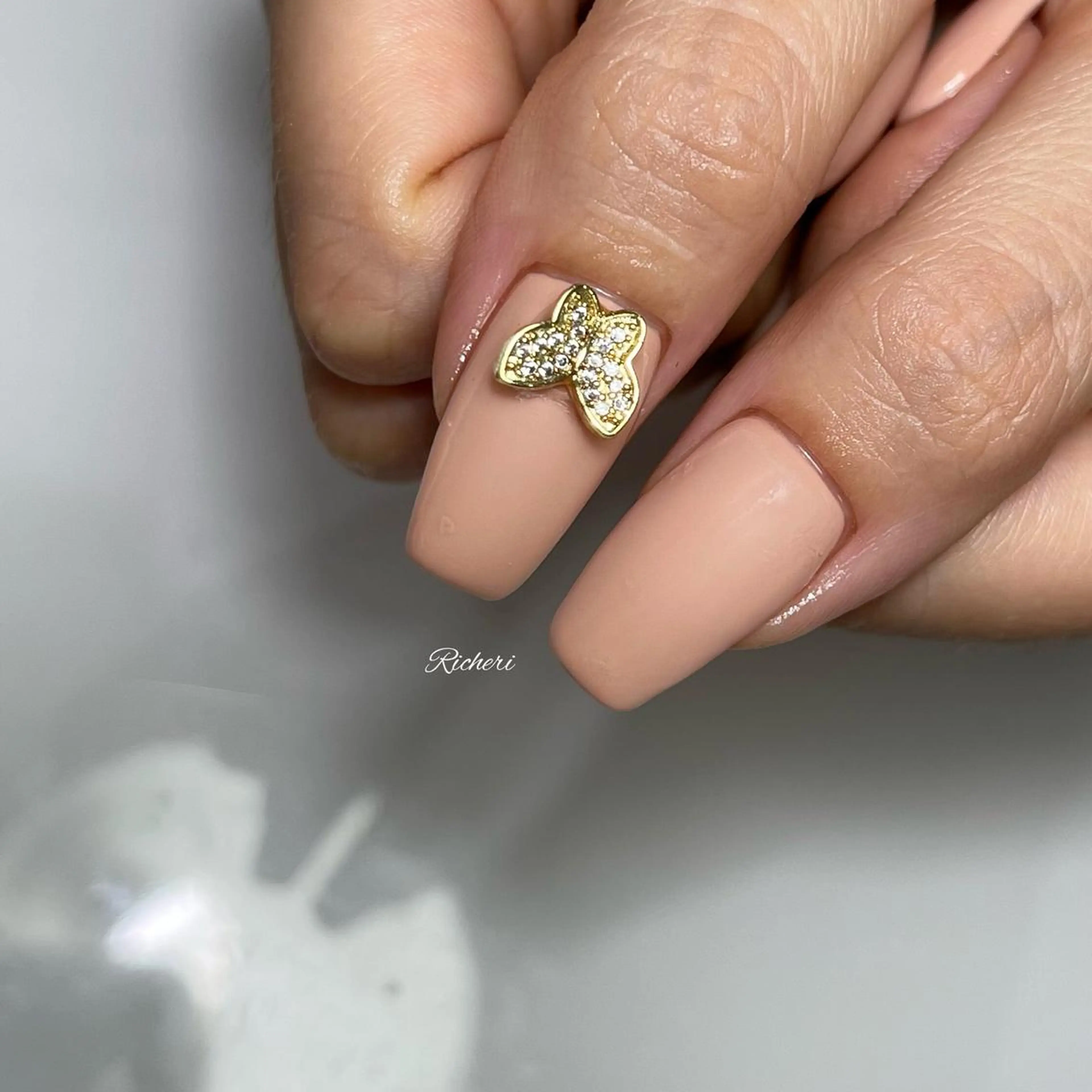 ミディアム ネイル 韓国風ヘア アートネイル フレンチネイル ジェルネイル 韓国ネイル richeri beautyのエステ・リラクイメージ