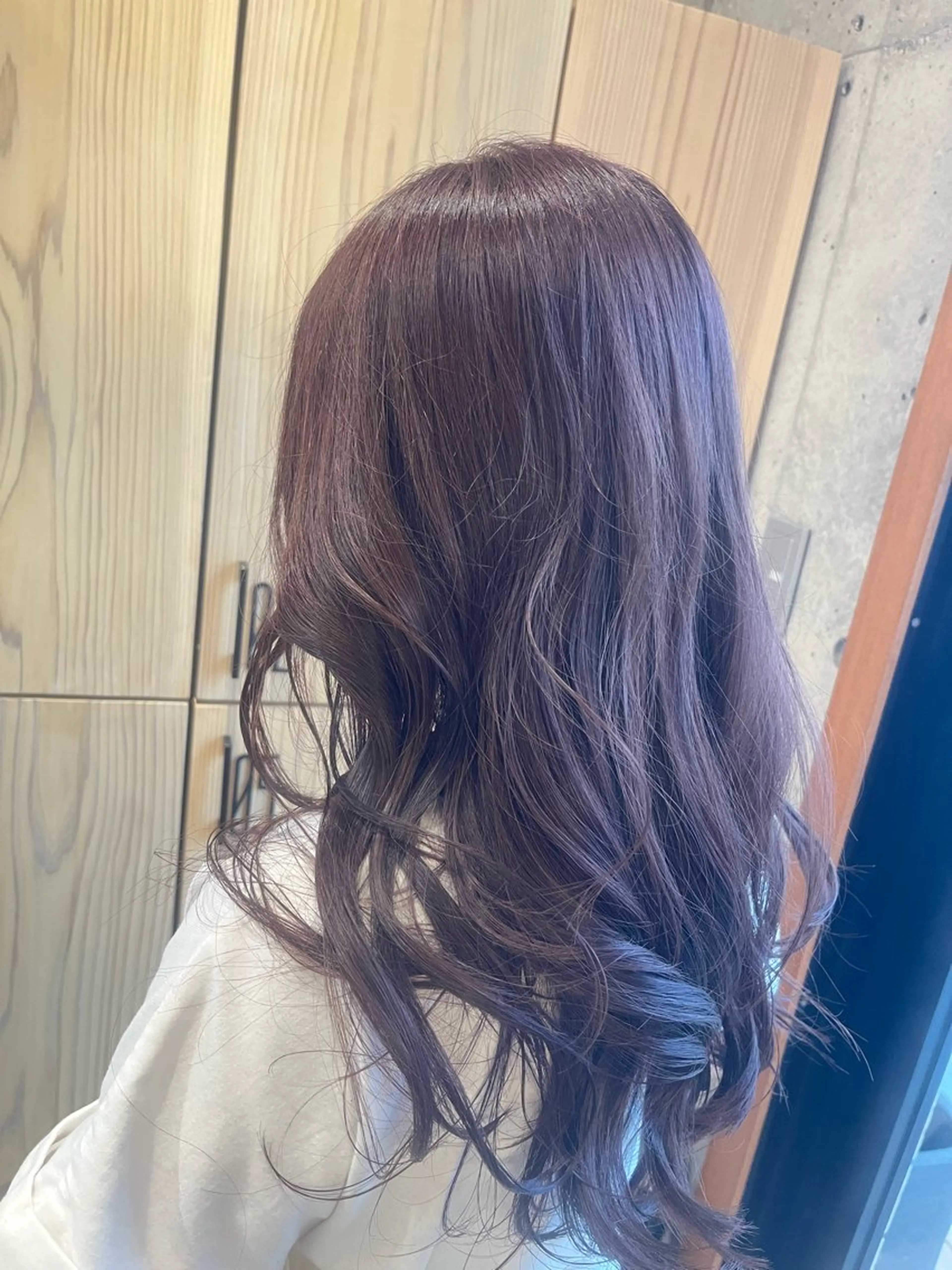 ロング ピンクブラウン 下茂 菜々のヘアスタイル