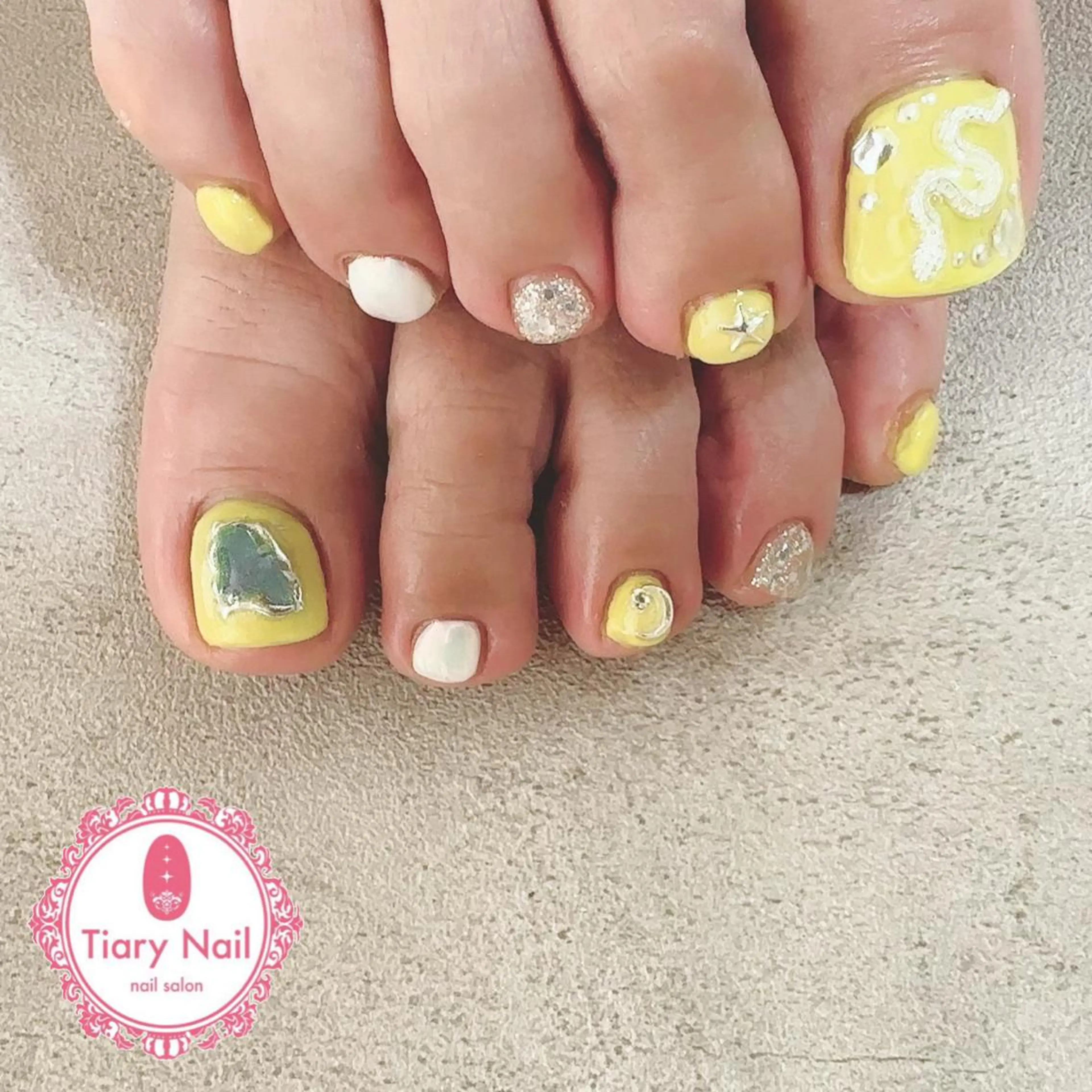 ネイル tiarynail K K🐼のネイルデザイン