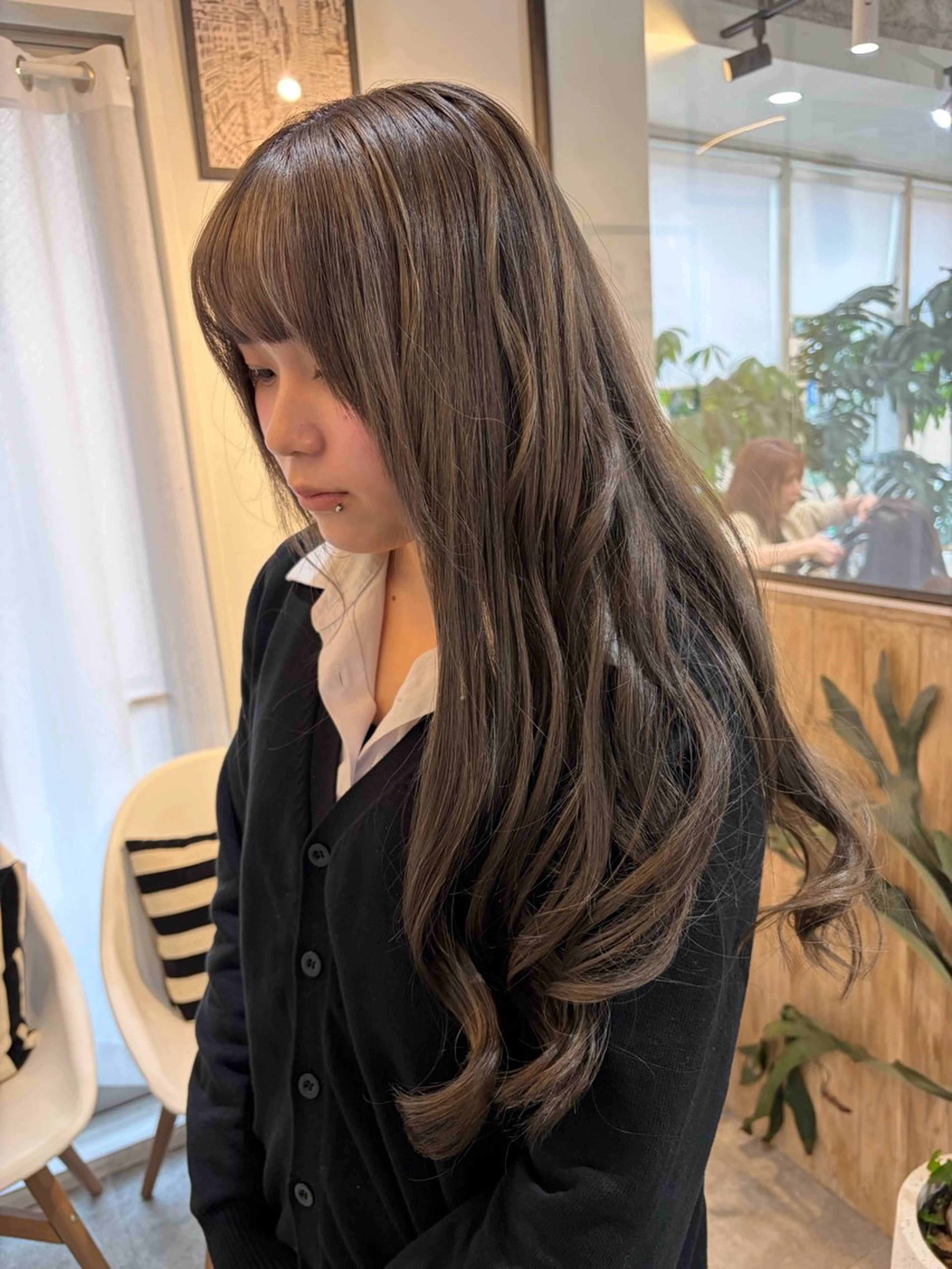 ロング カラー Aika LA.MIUのヘアスタイル