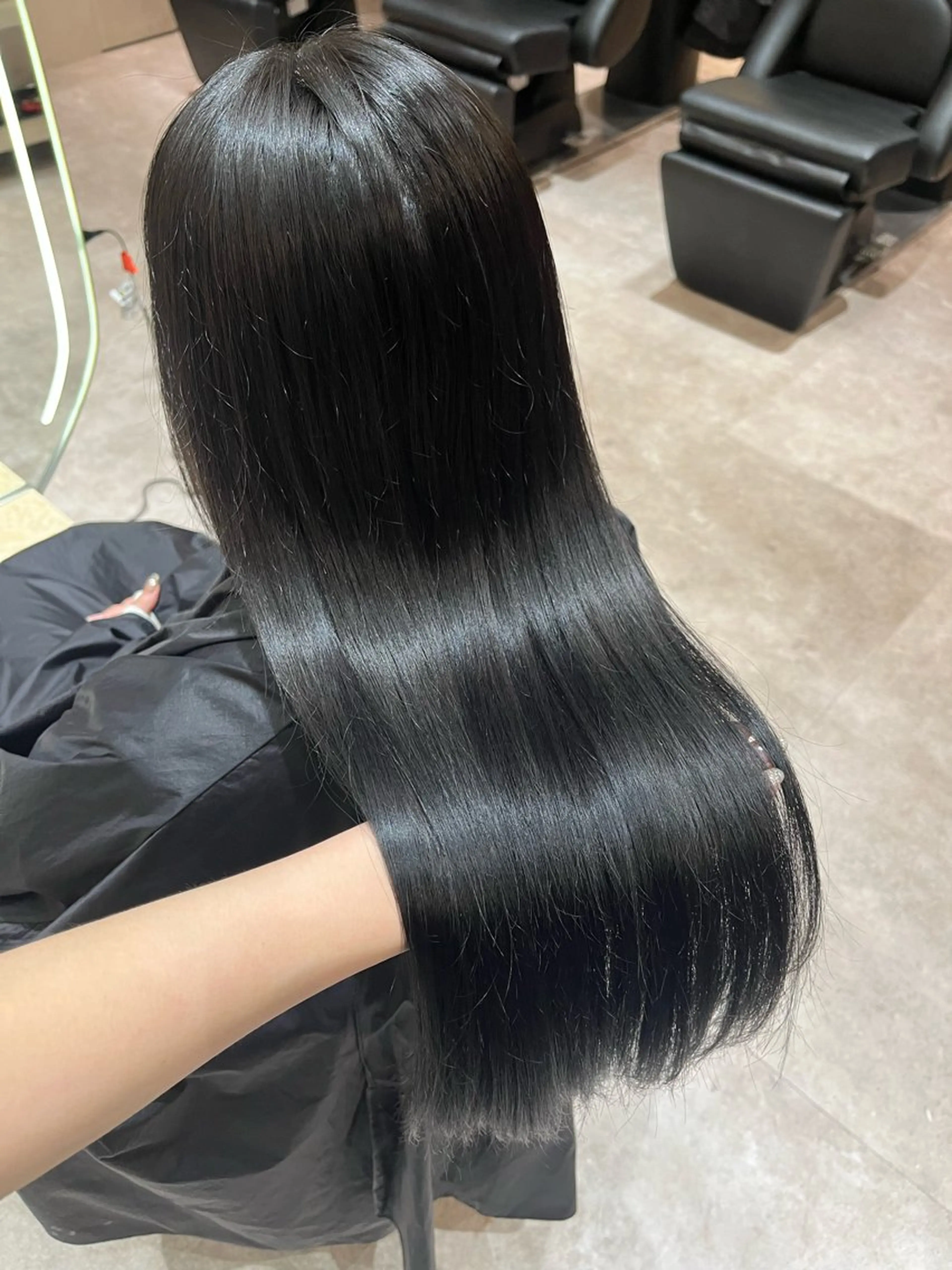 ロング カラー ダークグレー ダークグレージュ グレージュ カット ヘアカラー 顔周りカット/ 透明感カラー/ユナのヘアスタイル