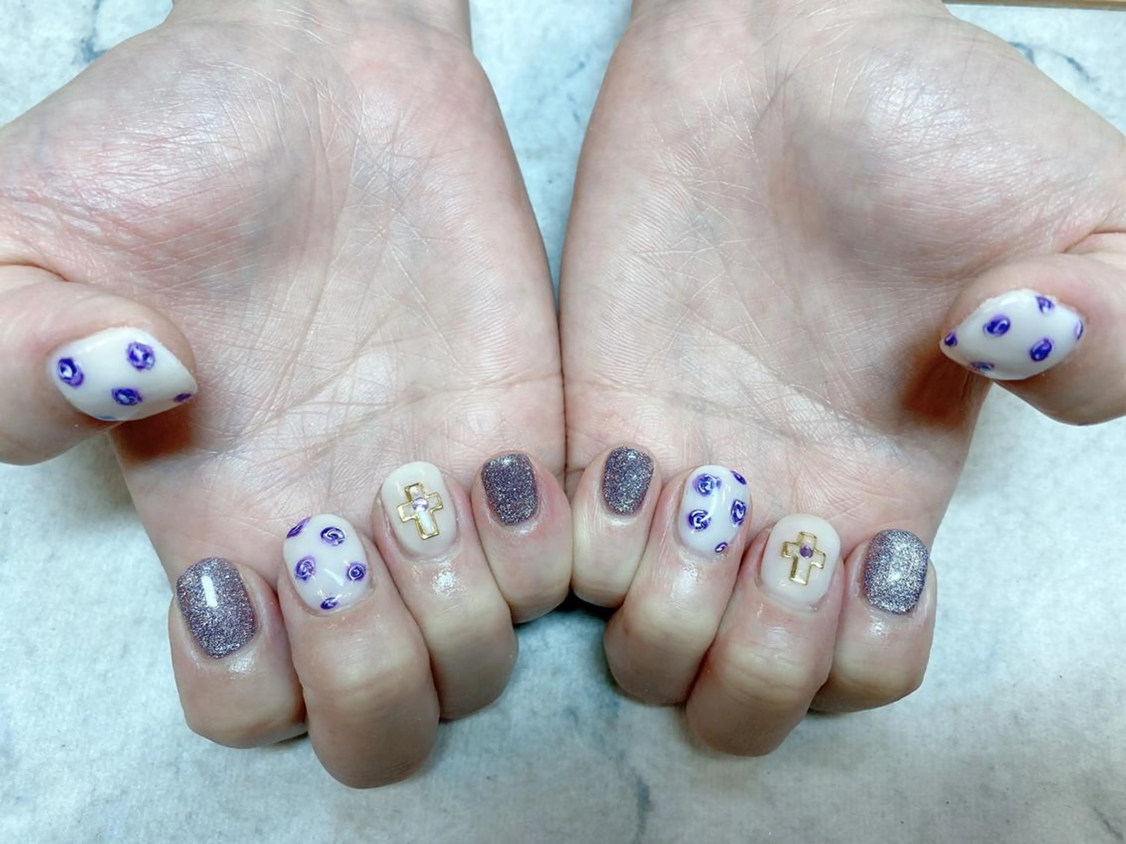 ネイル ネイルリボン 受付スタッフのネイルデザイン