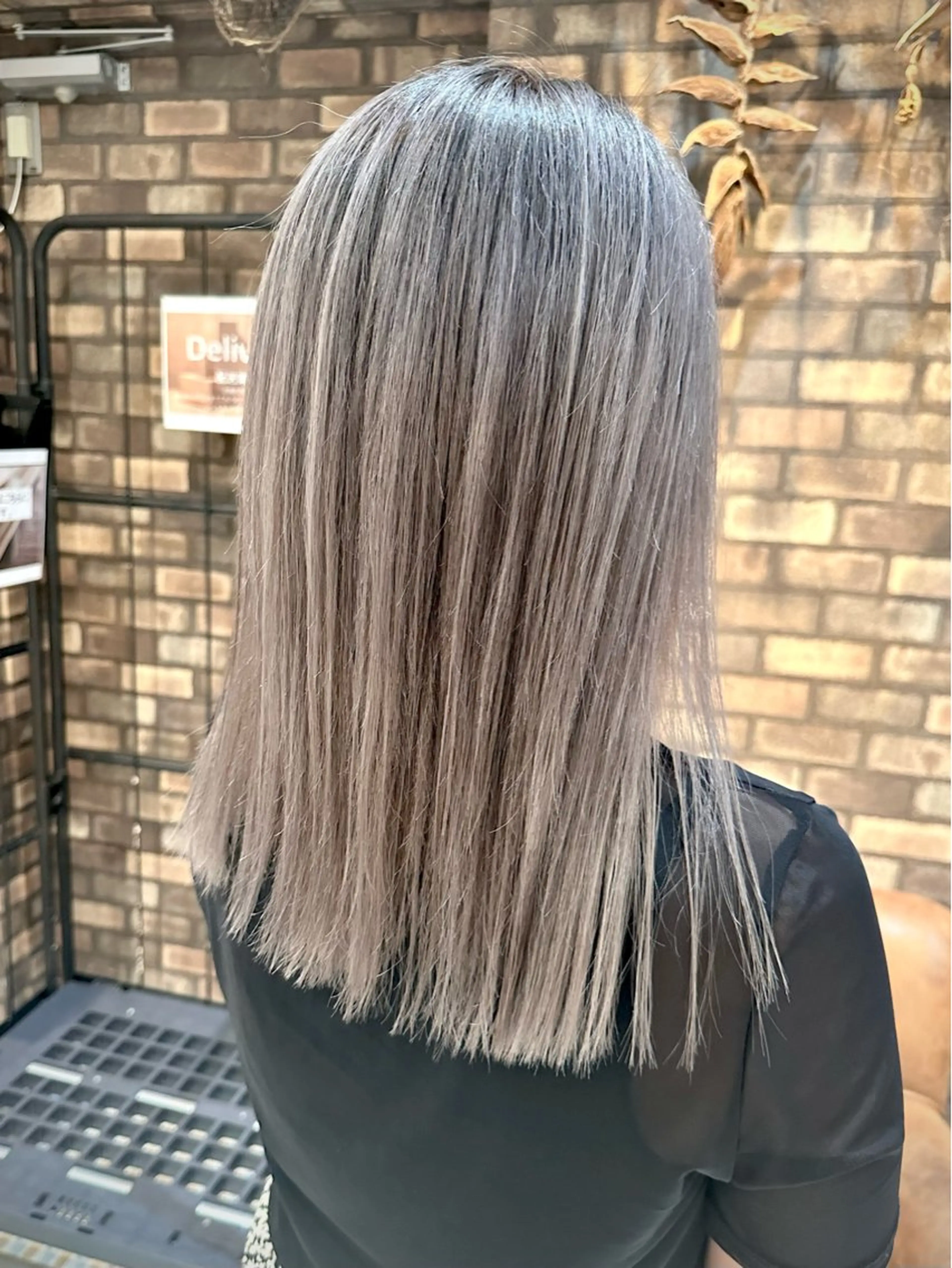 ミディアム レイヤーカット ヘアカラー 🔷ブリーチバレイヤ ージュ🔷飯野達也のヘアスタイル