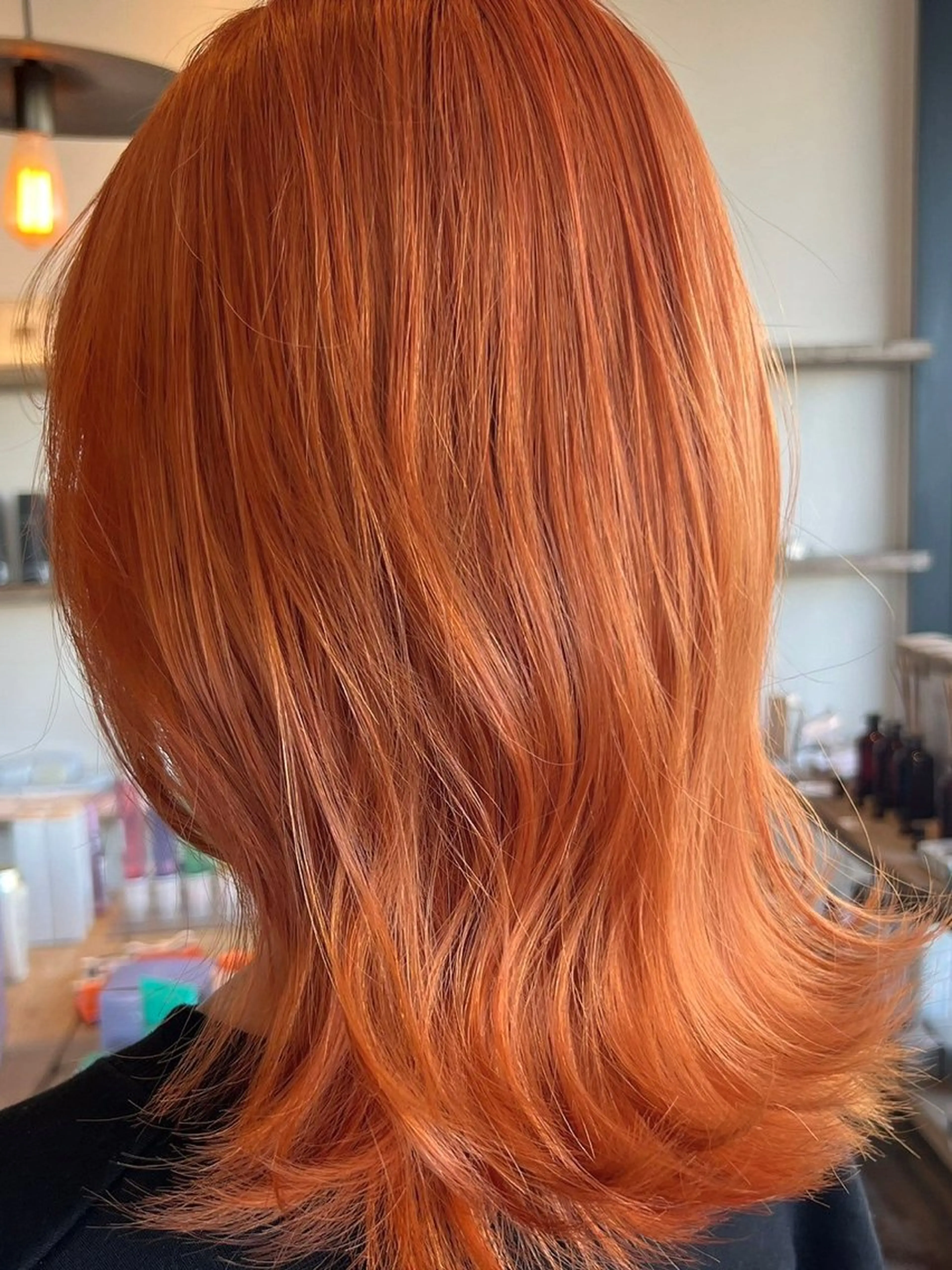 ミディアム 岸下 理緒のヘアスタイル