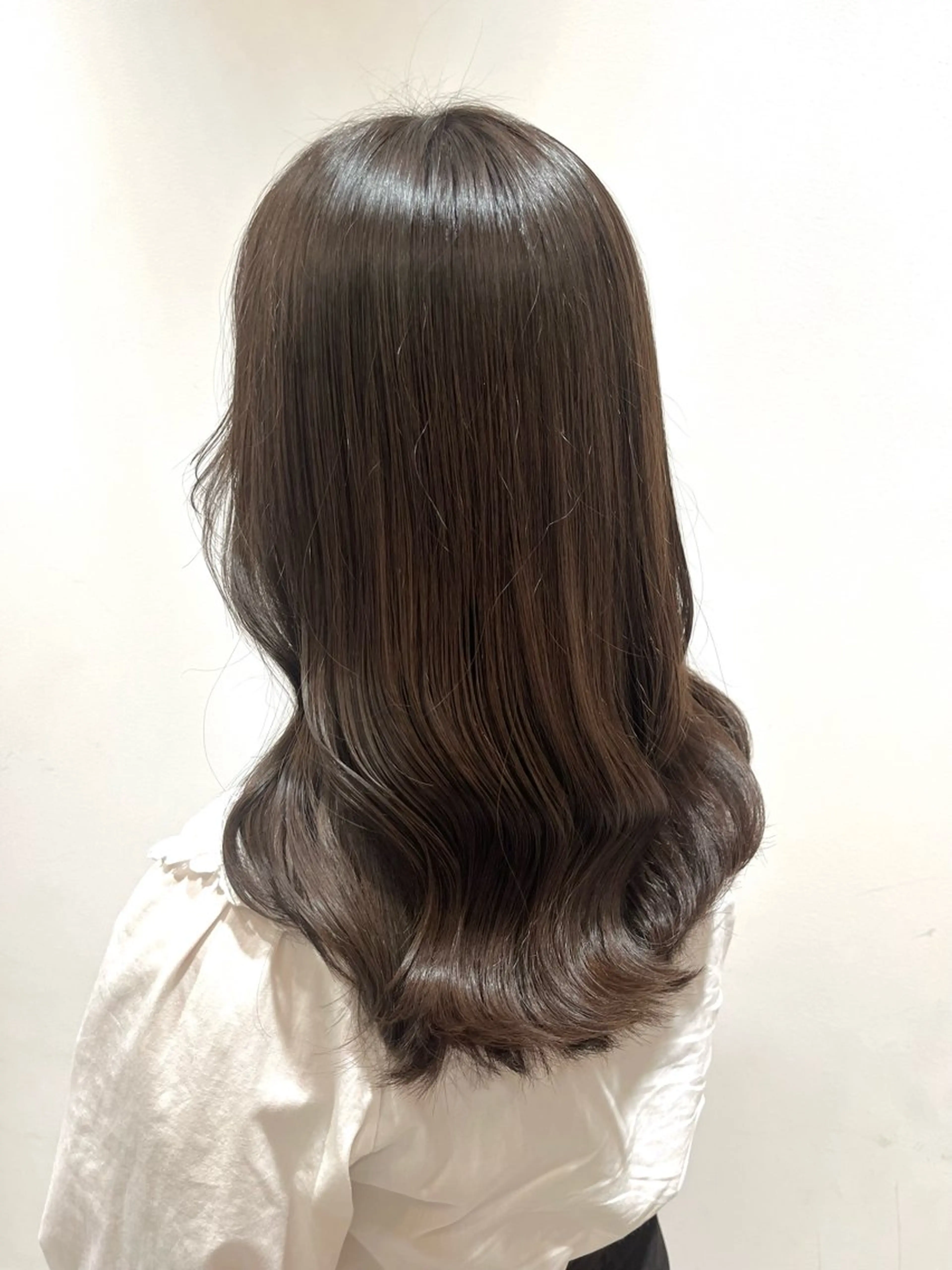 カラー 中務 綾乃のヘアスタイル