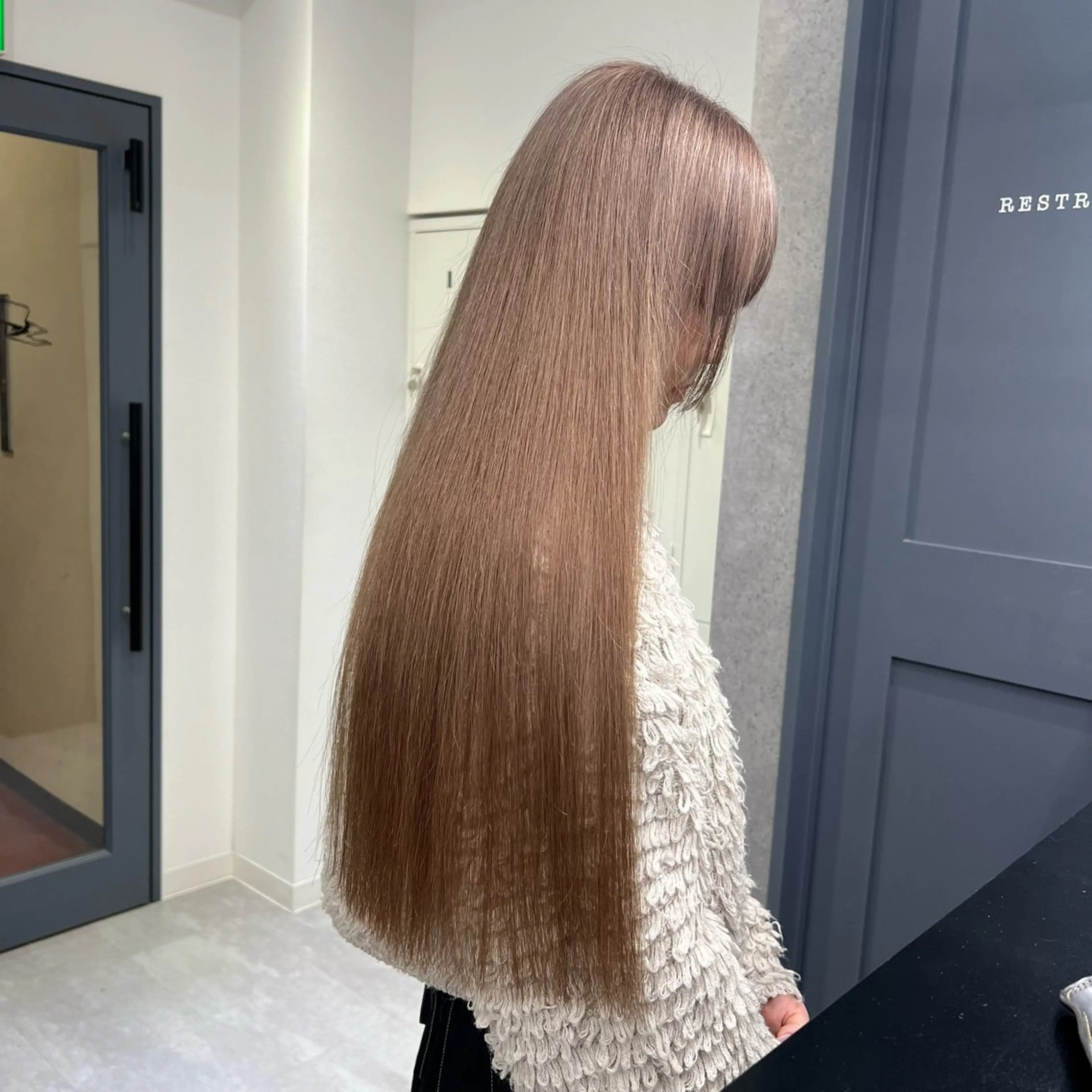 ロング カラー ベージュカラー ブリーチ ブラウンカラー ブラウンベージュ 透明感カラー ショート/ウルフ カットモデル募集のヘアスタイル