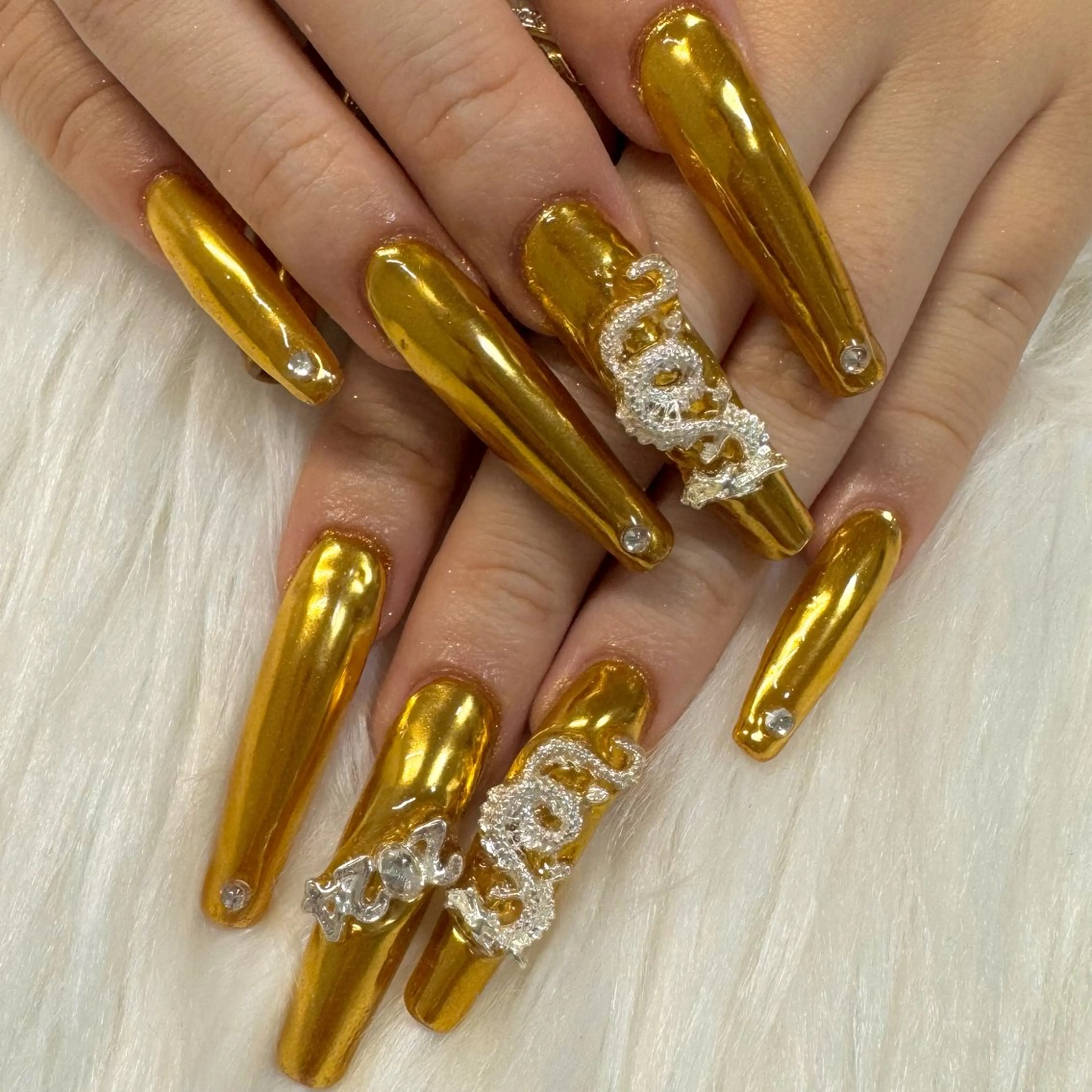 ネイル ミラーネイル ハンドネイル 黒川 実祐のネイルデザイン