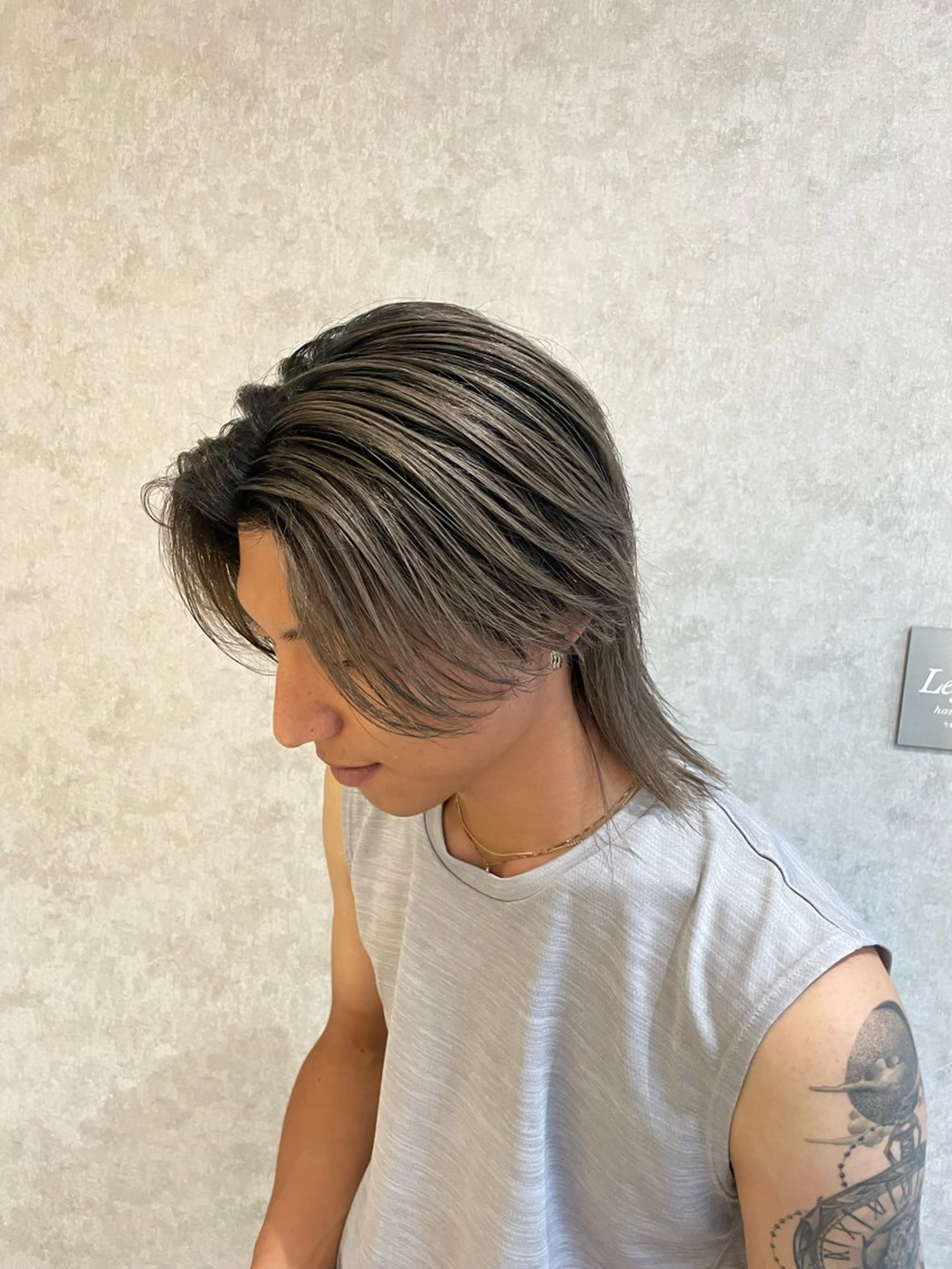 セミロング カラー メンズ メンズバレイヤージュ フェードカット メンズハイライト 刈り上げ バレイヤージュ ヘアカラー バレイヤージュ特化｜ Takuのヘアスタイル