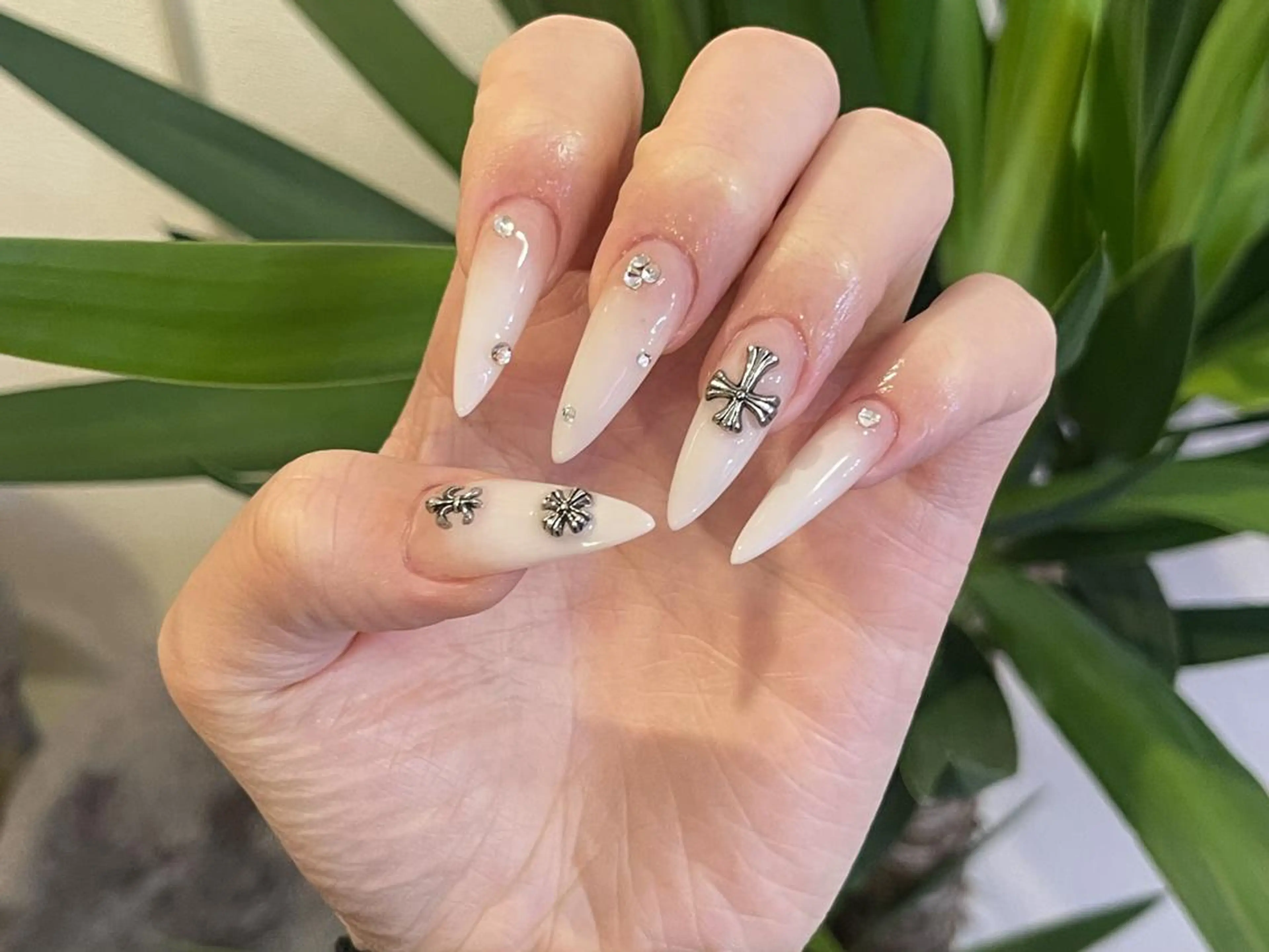 ネイル オーロラネイル 長さ出し フットネイル フレンチネイル ジェルネイル Yuu🎀 Belle Nailのネイルデザイン