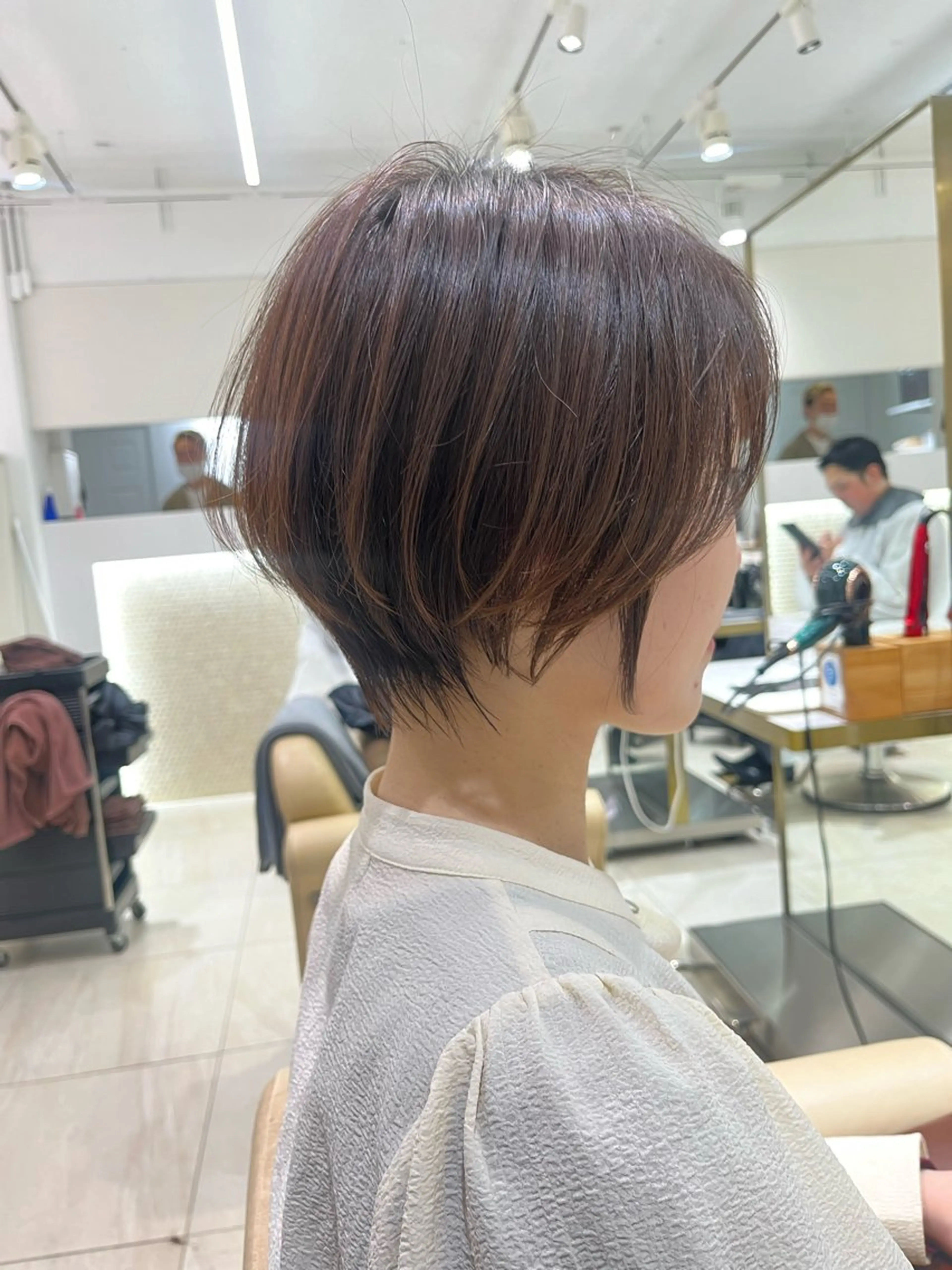 ショート カラー 丸みショート ベージュカラー くびれヘア ショートヘア カット ヘアカラー 襟足でお悩みの方✂︎ くびれ職人ハシモトのヘアスタイル