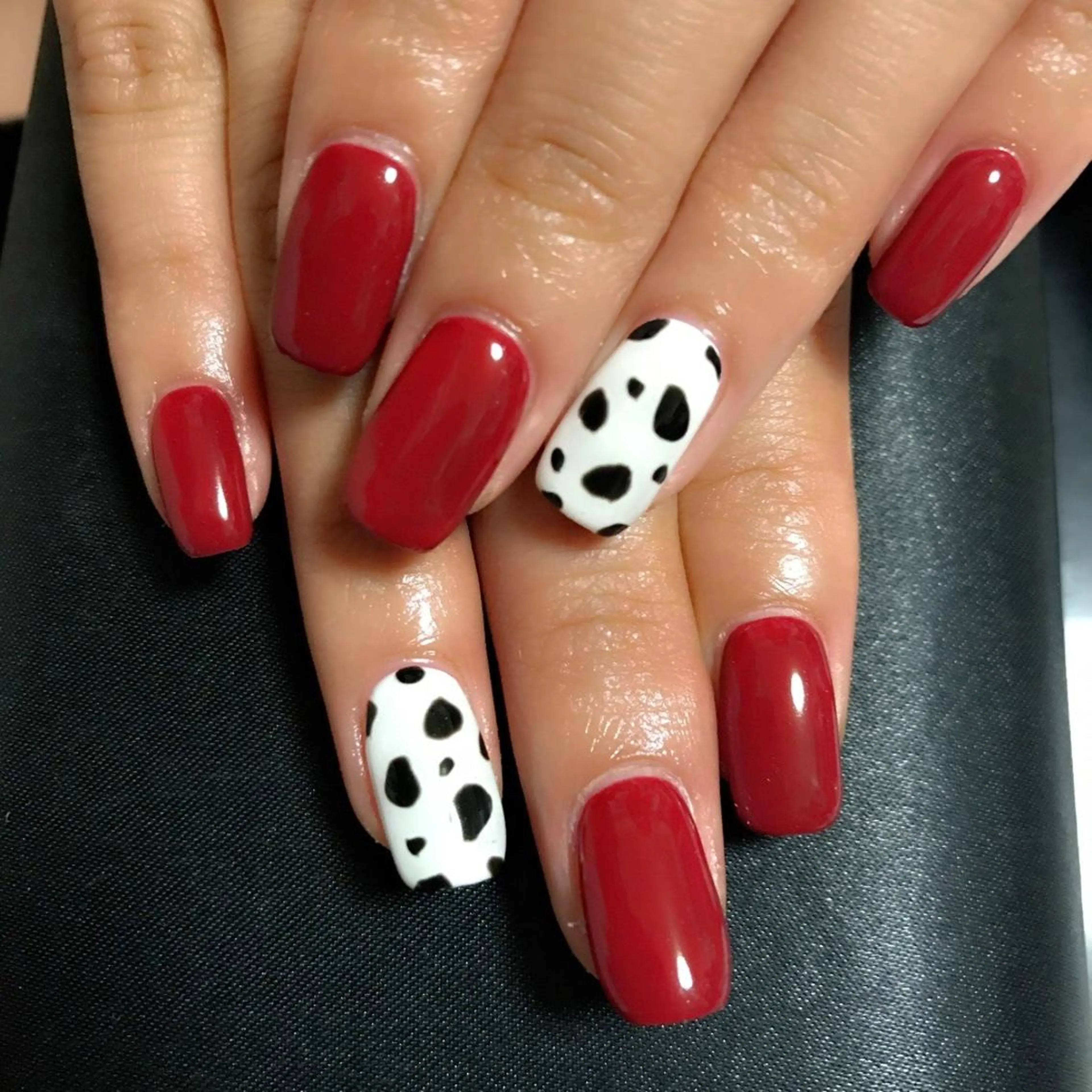 ネイル ネイルリボン 受付スタッフのネイルデザイン