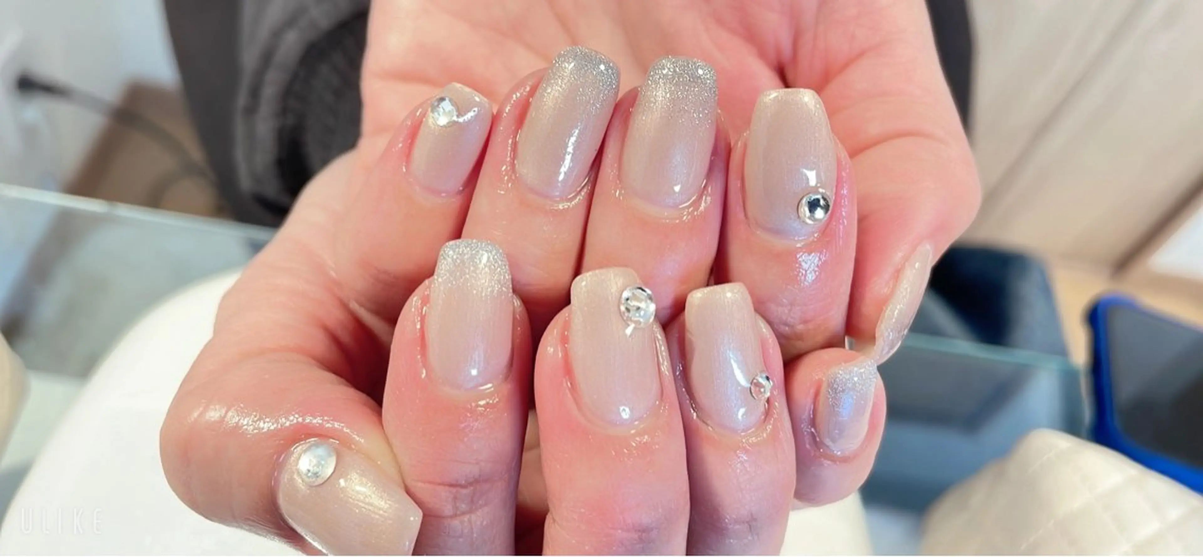 ネイル ハンドネイル emi ...の眉毛・アイブロウイメージ