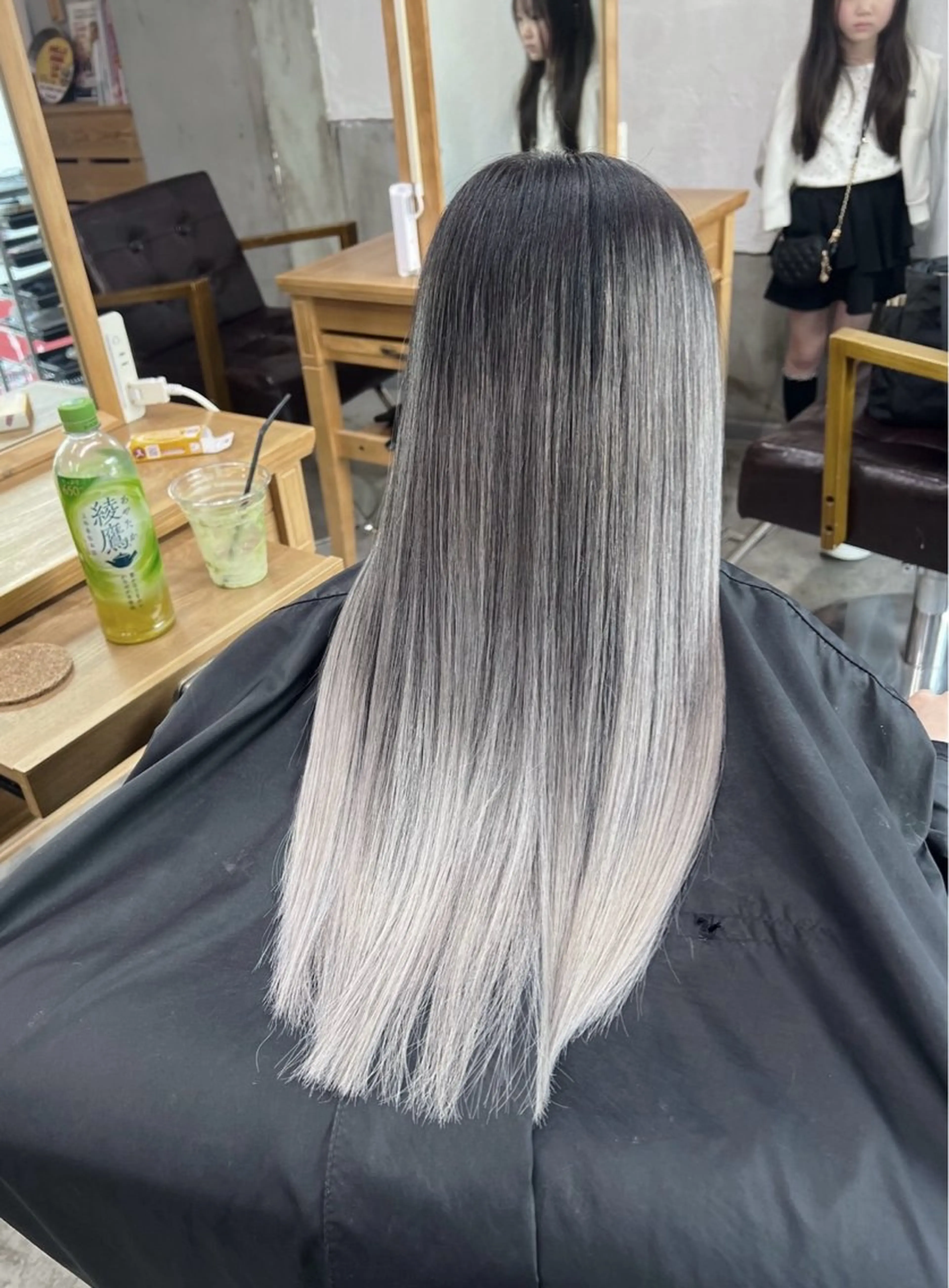 ロング カラー バレイヤージュ シルバー ホワイトシルバー レイヤーカット ヘアカラー トリートメント ROBIN所属・指名数No.1 /NAOYAのヘアスタイル