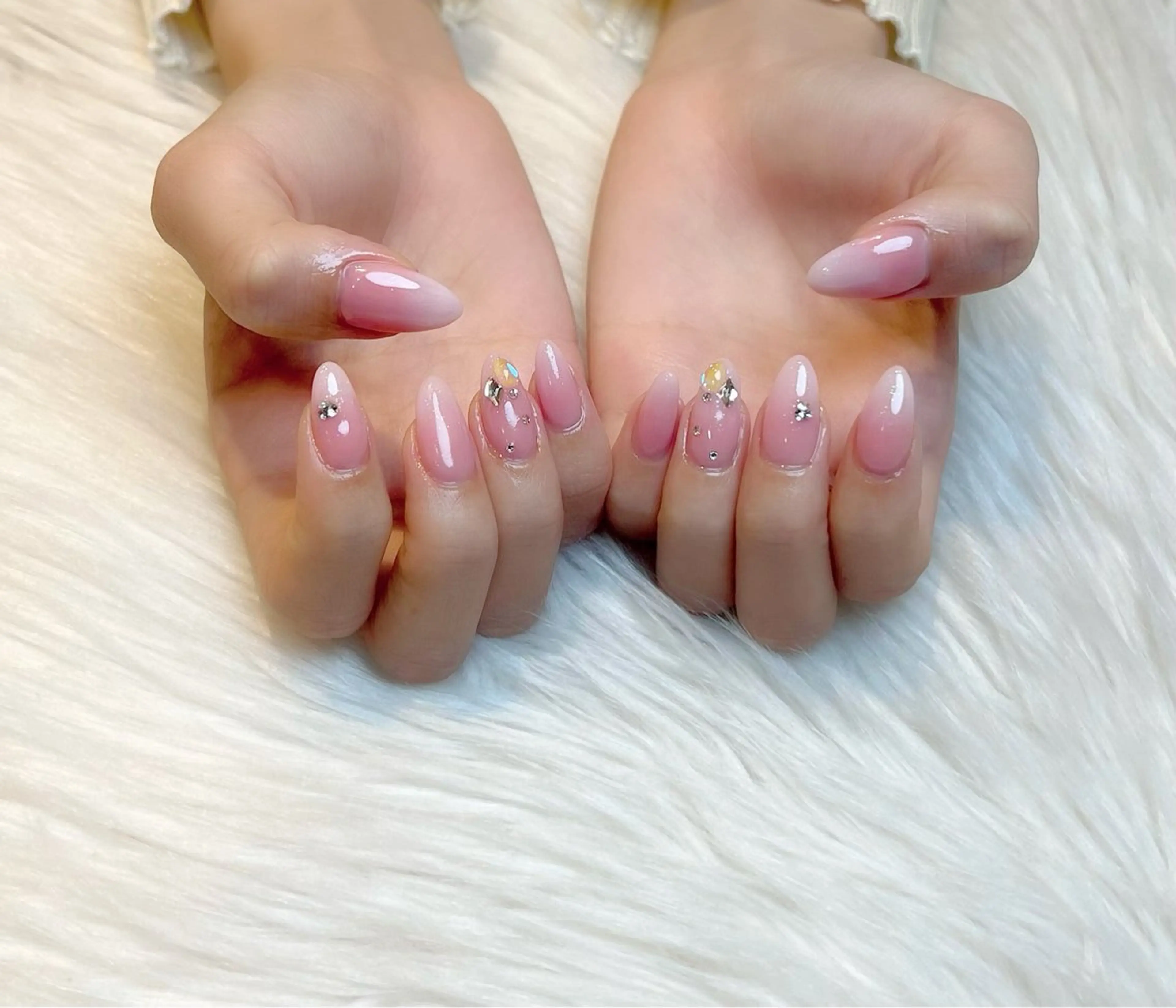 ネイル ストーンネイル Lino+ ネイル&よもぎ蒸しのネイルデザイン