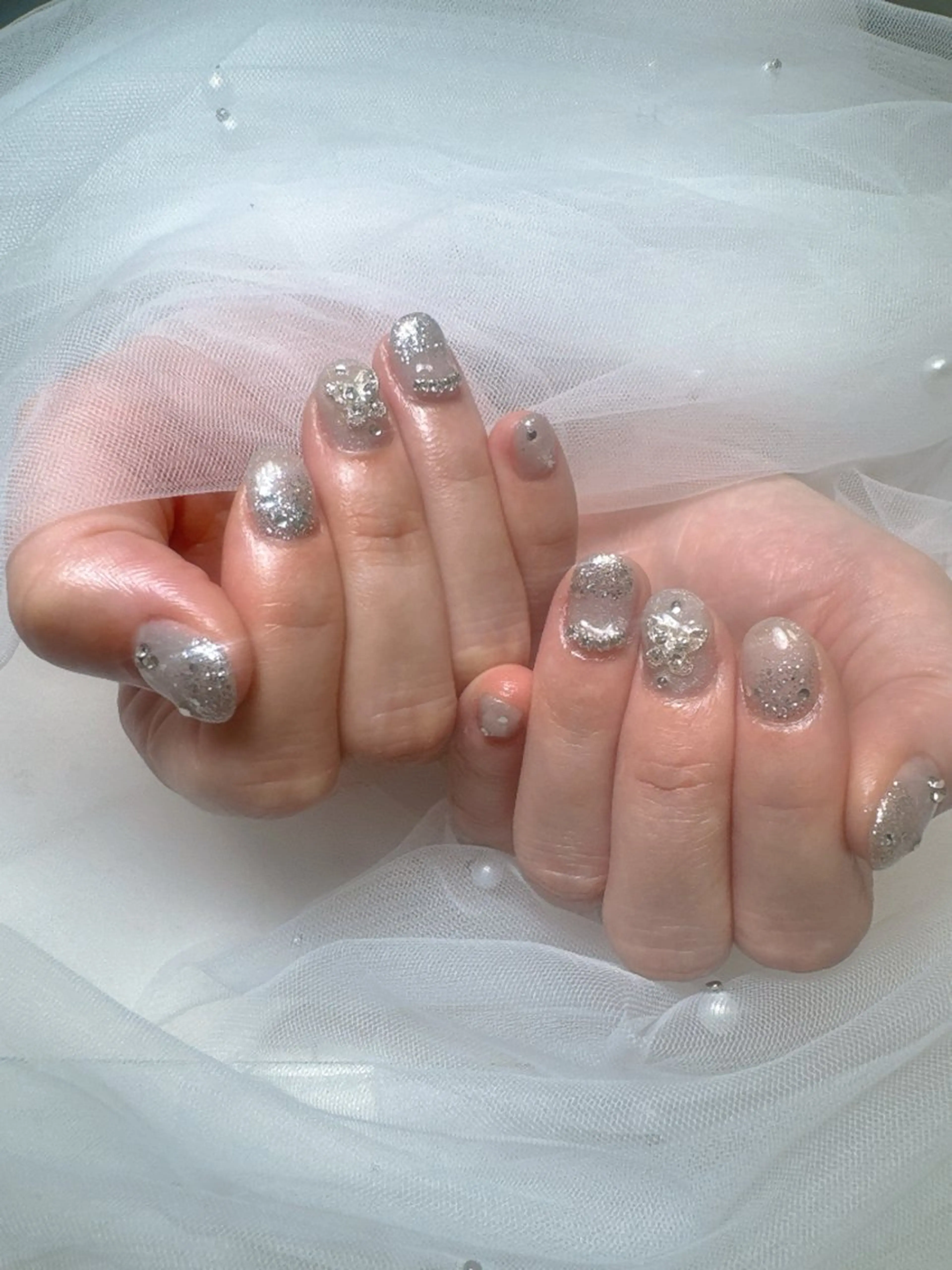 ネイル フレンチネイル ガラスフレンチ マグネットネイル 持ち込み ニュアンスネイル ハンドネイル Queeens nailのネイルデザイン