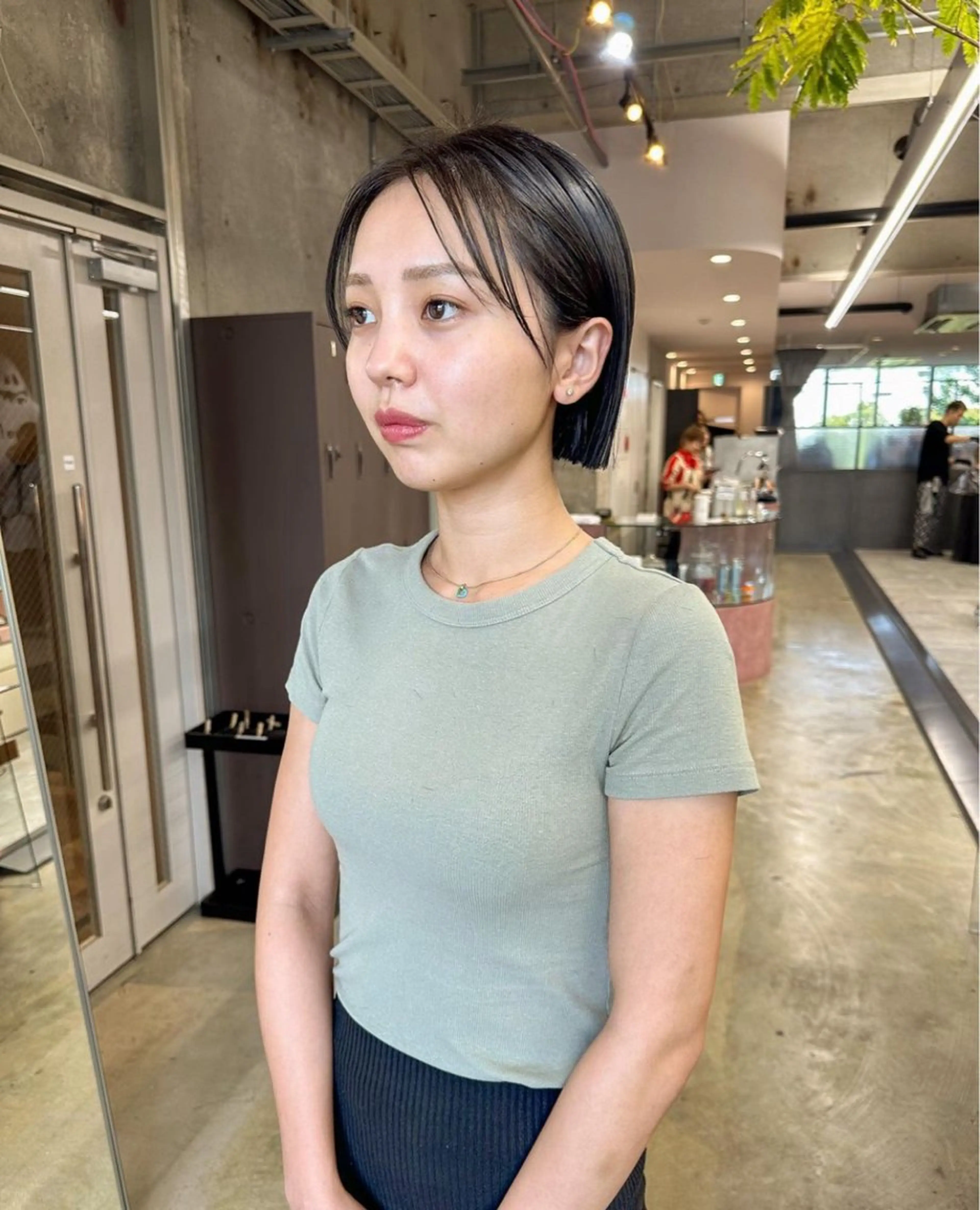 ショート ヘアカラー トリートメント 暖色カラー/オリーブ /ミニボブ/白柳美空のヘアスタイル